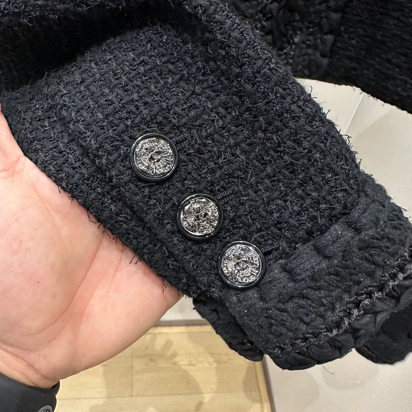 Chanel Chanel Camellia Crystal Button Tweed Jacket Size 36 apr468 Size XS / US 0-2 / IT 36-38 - 6 Thumbnail