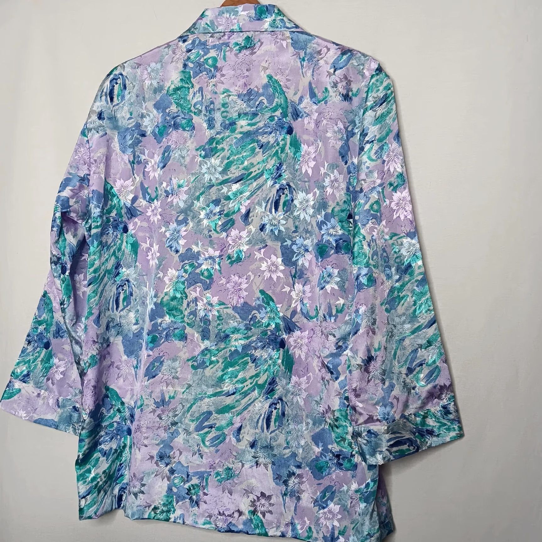 Vintage VINTAGE Linda Hartman Intimates Sleep Shirt Long Sleeve Floral Silk Rayon S Purple Blue Chest Pocket Shimmery 1980s 1990s Womens Size S / US 4 / IT 40 - 3 Thumbnail