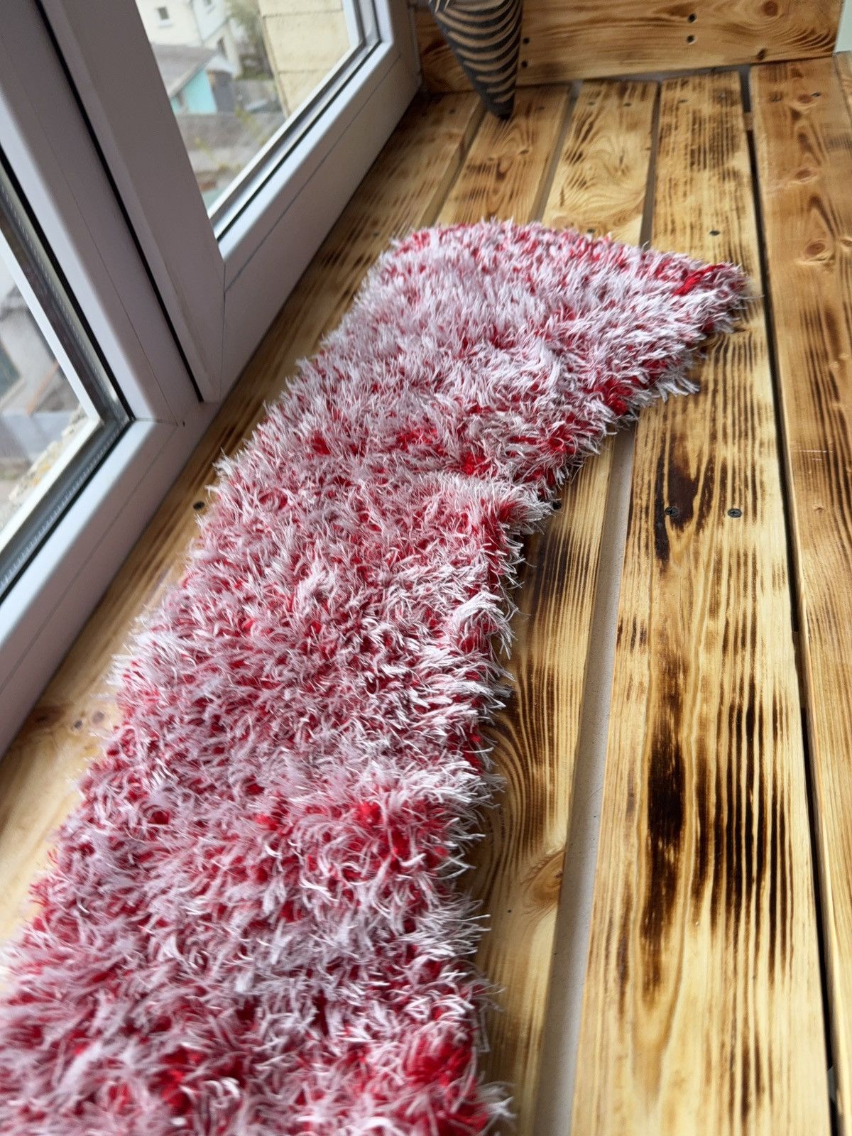 Japanese Brand 00s Archive Japanese Y2K Fuzzy Shaggy Scarf Red White Kawaii Size ONE SIZE - 3 Thumbnail