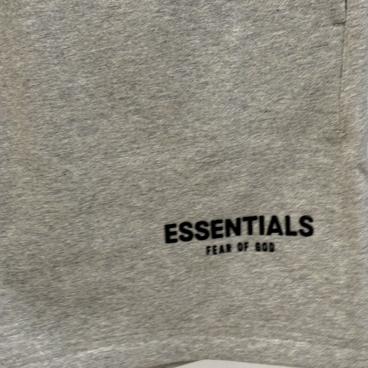 Fear of God Fear of God Essentials Sweatshort SS22 Dark Oatmeal Size US 32 / EU 48 - 2 Thumbnail