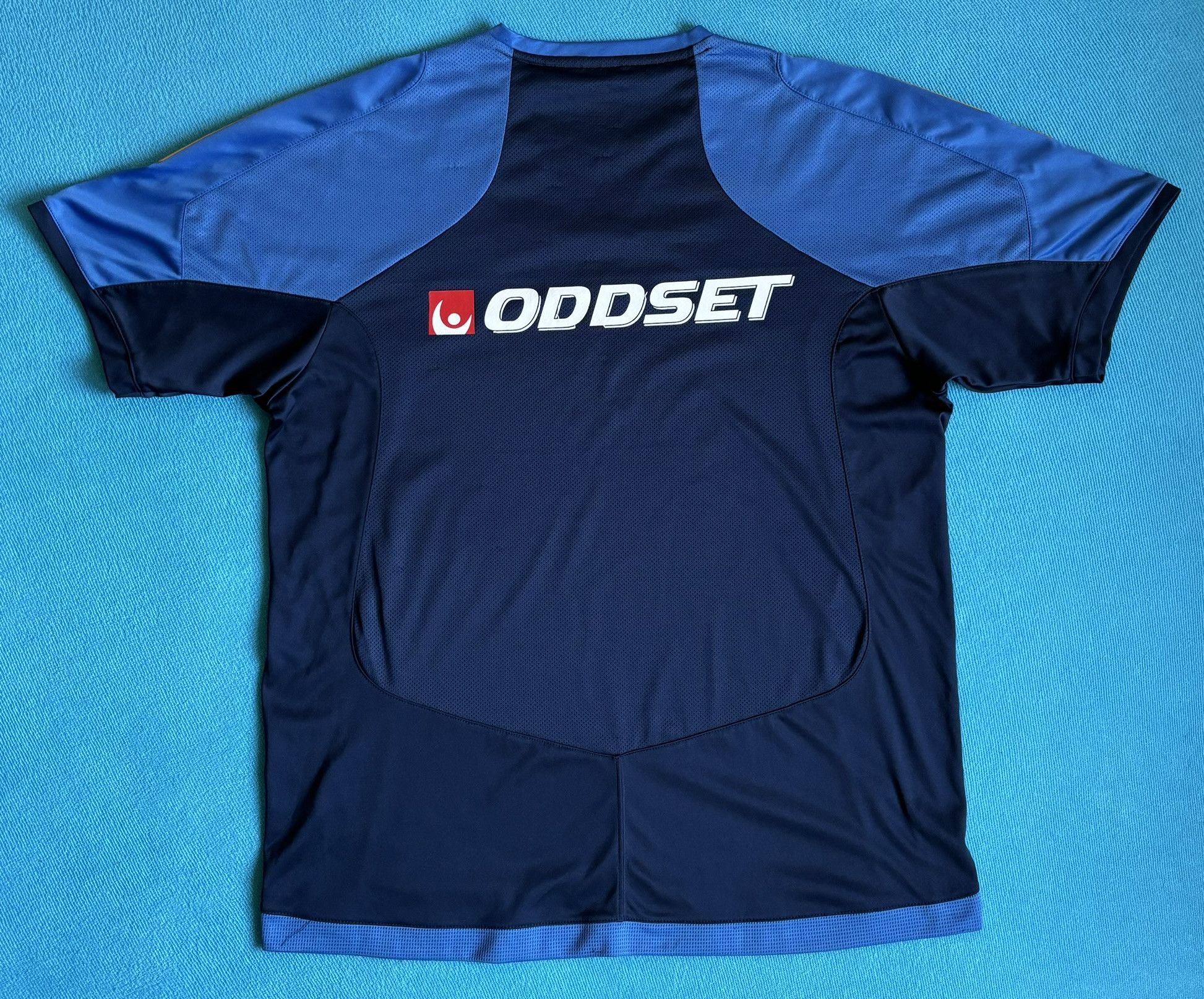 Umbro Sweden 2008 Umbro Oddset Training Jersey size. L Size US L / EU 52-54 / 3 - 14 Thumbnail