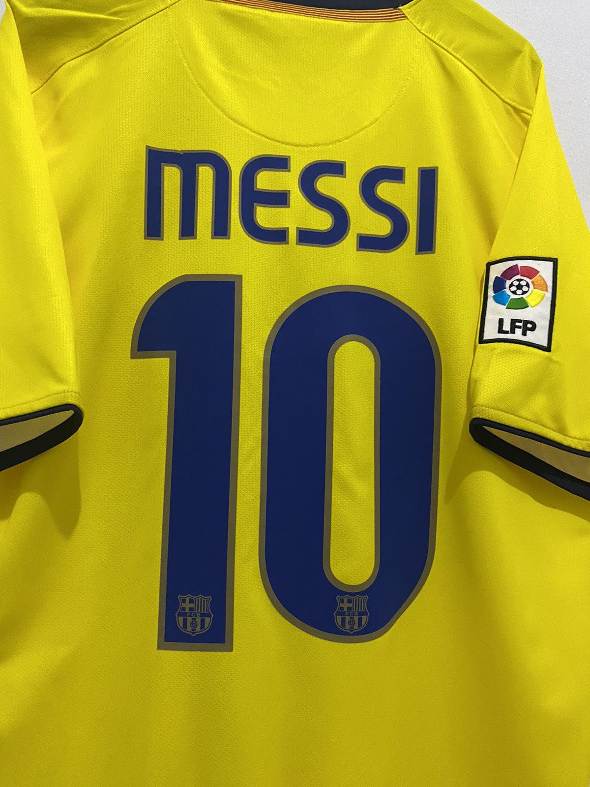 Nike BNWT Messi Barcelona 2008-09 Away Kit Soccer Jersey Size US L / EU 52-54 / 3 - 9 Thumbnail