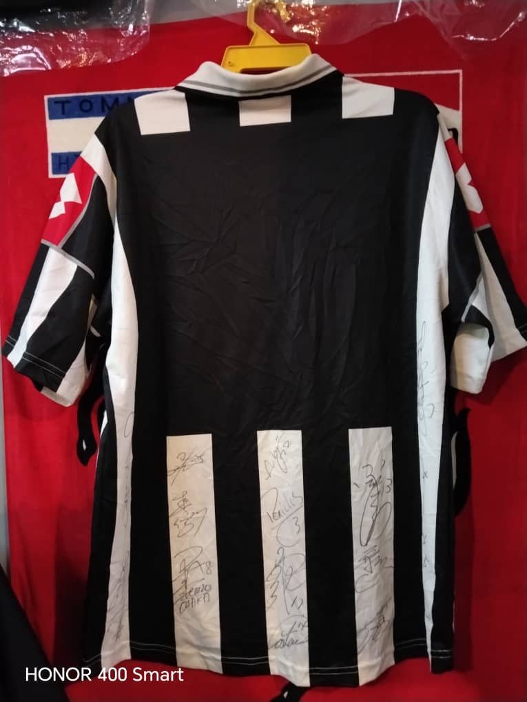 Vintage Vintage juventus jersey signatures player Size US L / EU 52-54 / 3 - 8 Thumbnail