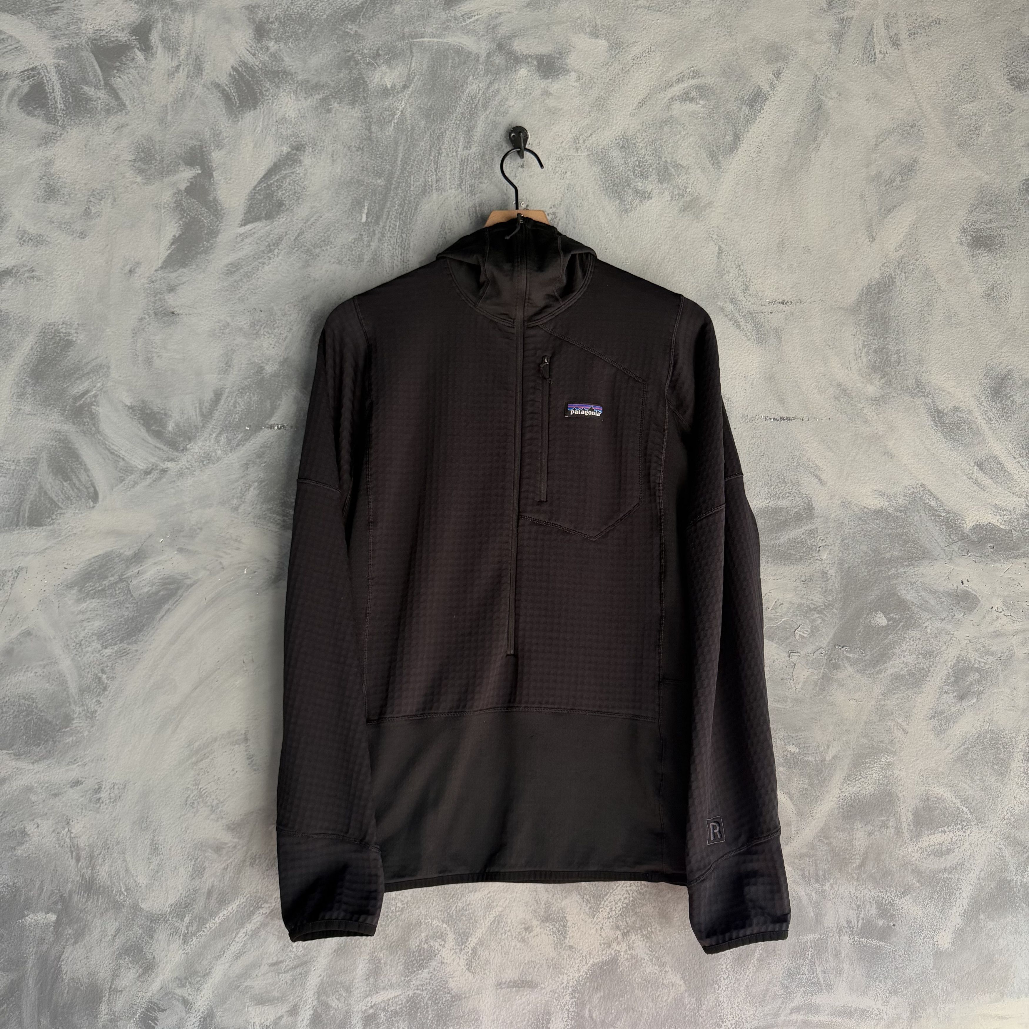 Patagonia Patagonia R1 Pullover Fleece Hoodie Mens M Black Polartec Size US M / EU 48-50 / 2 - 1 Thumbnail
