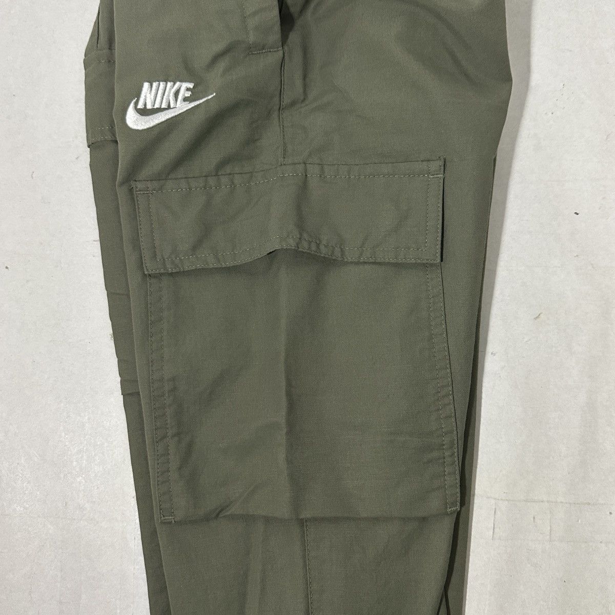 Nike Nike Sportswear Woven Utility Cargo Pants Olive CU4325-380 Size US 30 / EU 46 - 3 Thumbnail