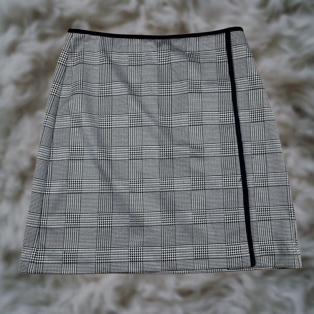 Ann Taylor Ann Taylor Skirt Womens Size 8 Gray Stretch Above Knee Pencil Size 30" / US 8 / IT 44 - 1 Thumbnail
