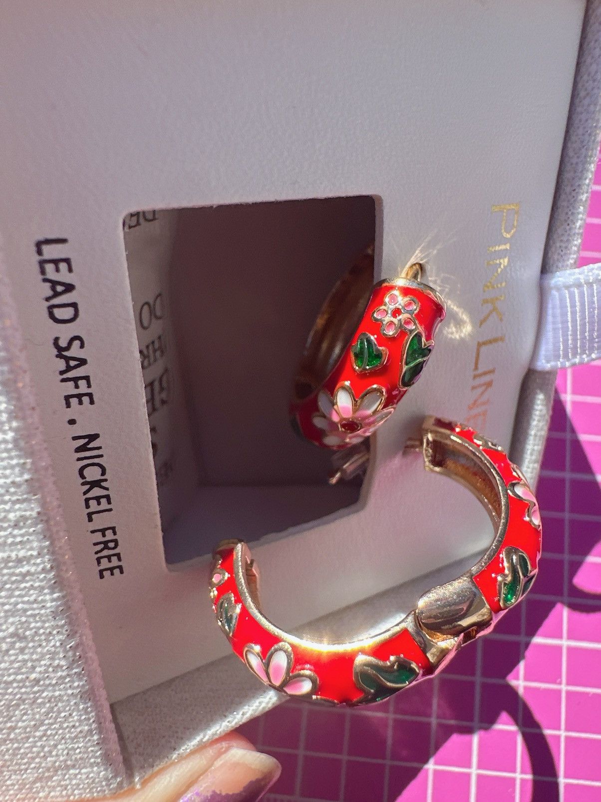 Designer Pink linen clip on earrings red gold tone flower loop LEAd Size ONE SIZE - 4 Thumbnail
