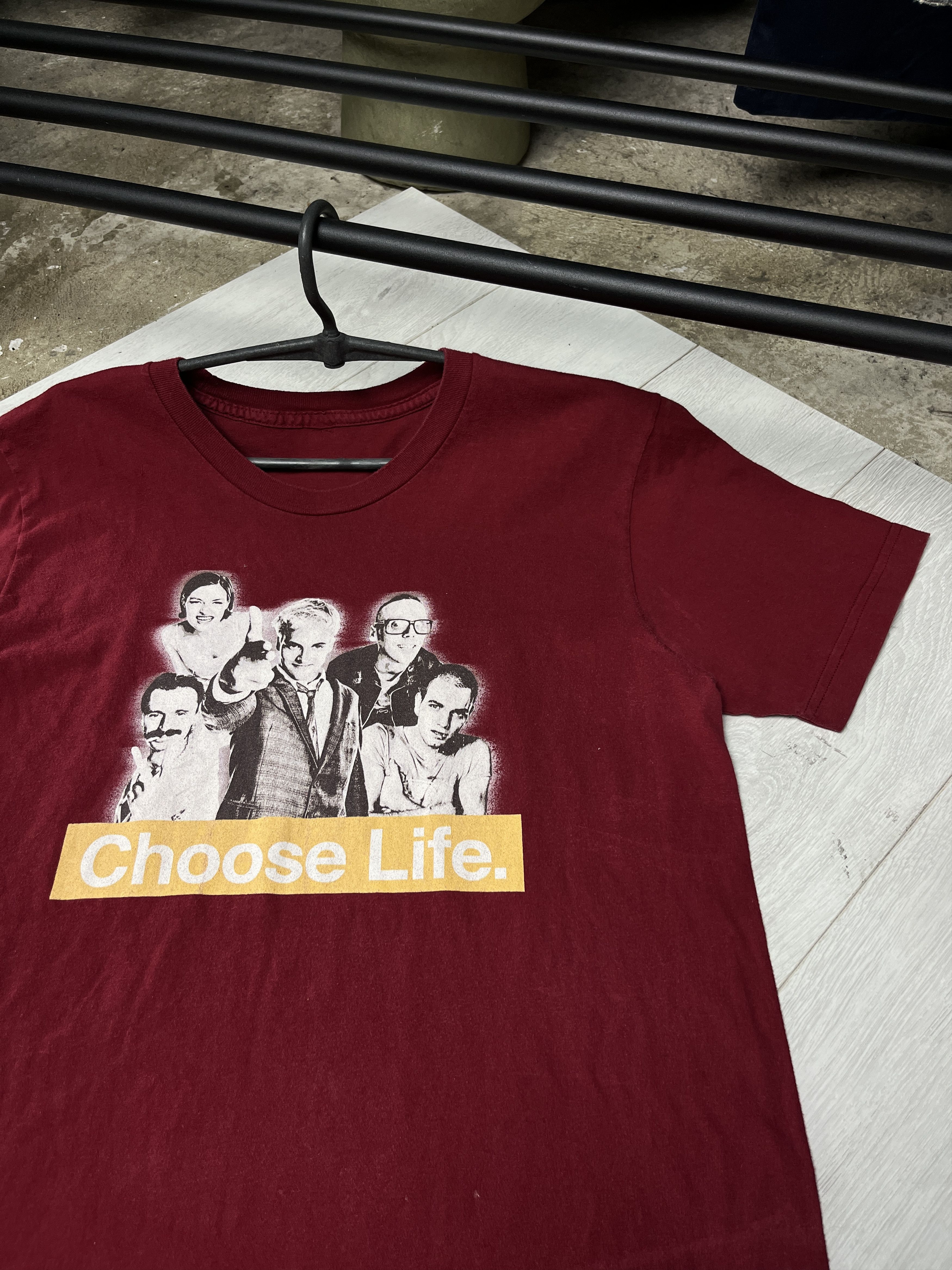 Vintage 1990s TRAINSPOTTING CHOOSE LIFE CAST PHOTO TEE - № 953 Size US M / EU 48-50 / 2 - 3 Thumbnail