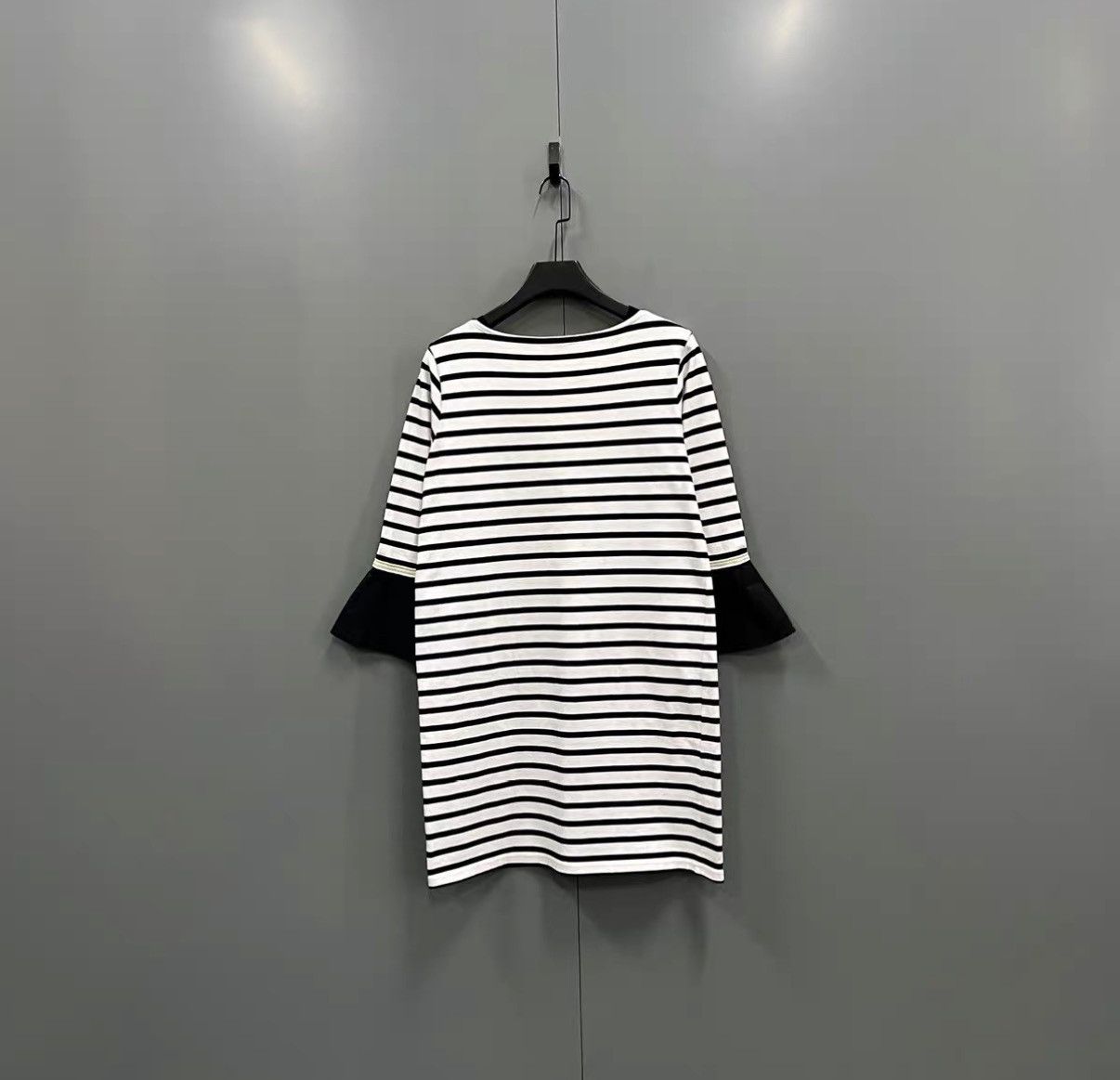 Moncler Moncler Striped Logo Dress J41 Size M / US 6-8 / IT 42-44 - 2 Thumbnail