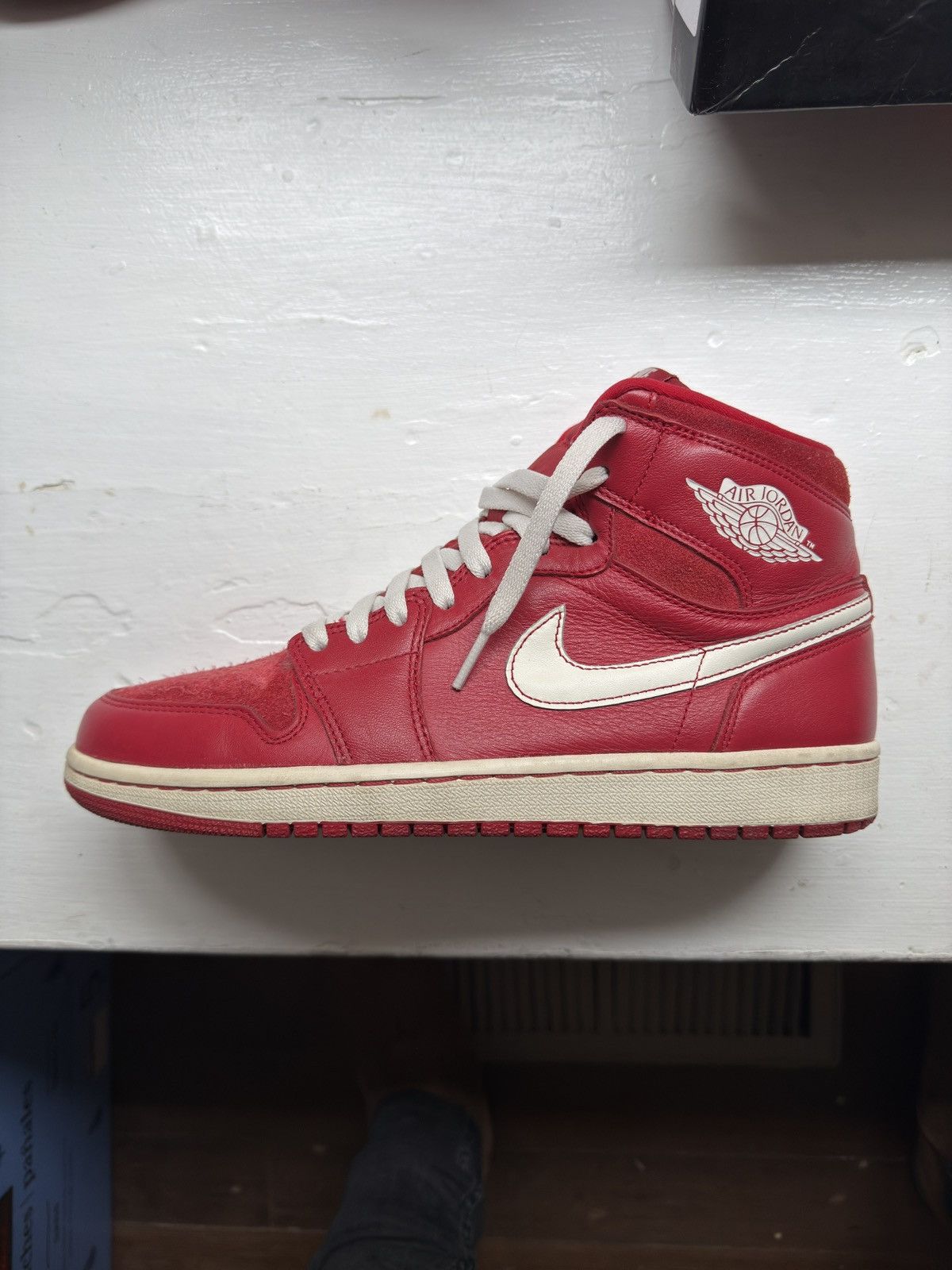 Jordan Brand Air Jordan - Retro 1 Hi: Gym Red (European Release) Size US 9 / EU 42 - 6 Thumbnail