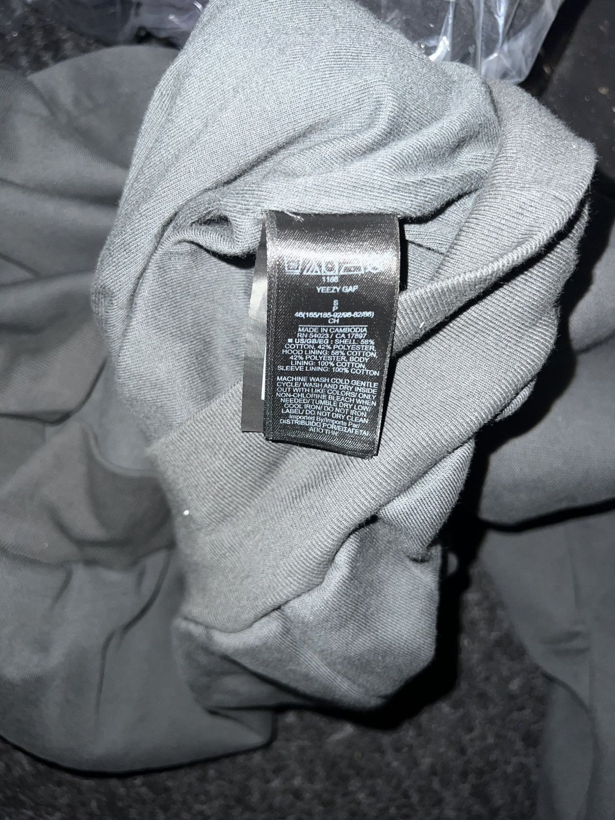 Balenciaga × Gap × Yeezy Yeezy gap balenciaga engineered shrunken hoodie Size US S / EU 44-46 / 1 - 4 Thumbnail