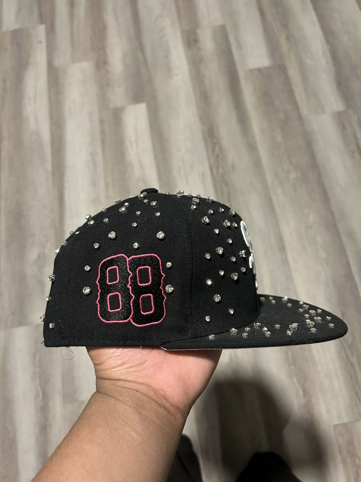 City Streets RETRO VERT BEDAZZLED SNAPBACK PREOWNED Size ONE SIZE - 2 Thumbnail