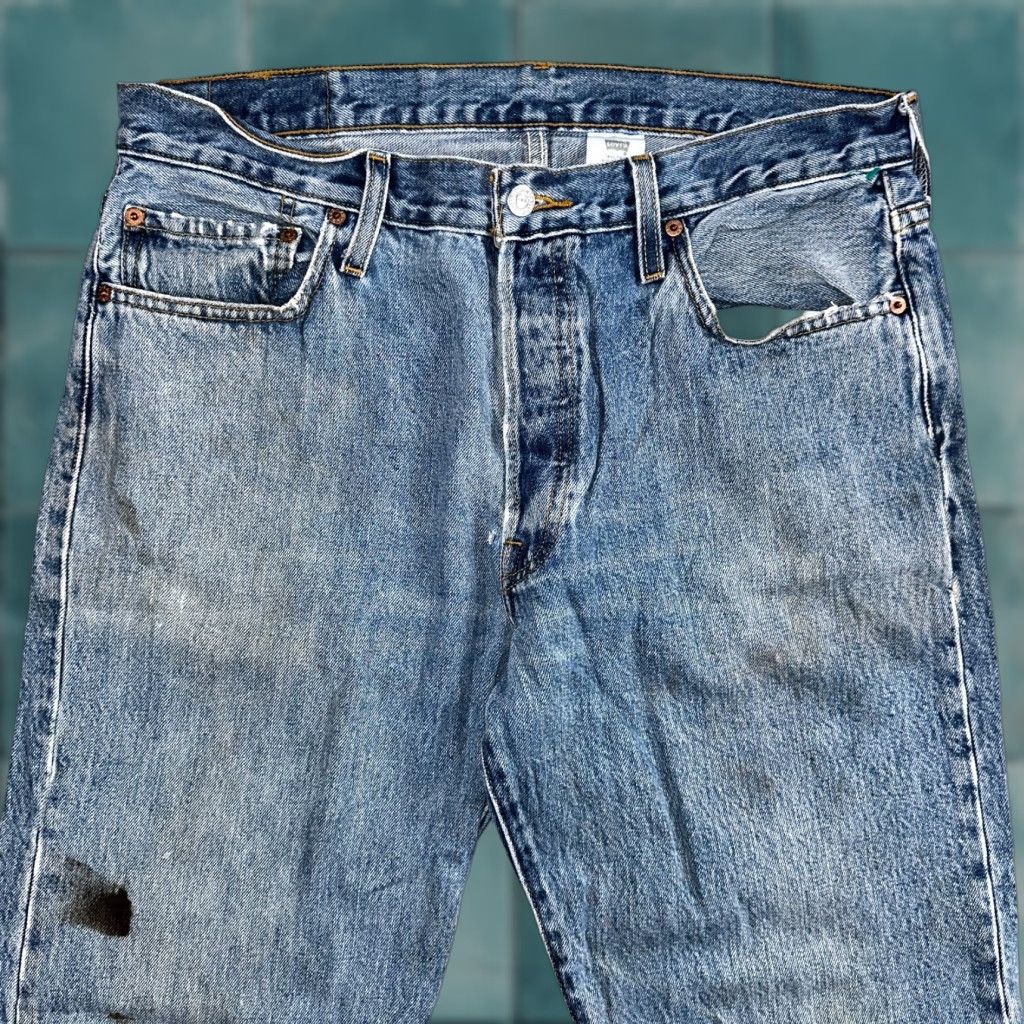 Levi's VINTAGE Levi's 501 Jeans Straight Blue Light Wash 35x32 Regular Men 90s USA 5-Pocket Denim Button Closure Size US 35 - 1 Thumbnail