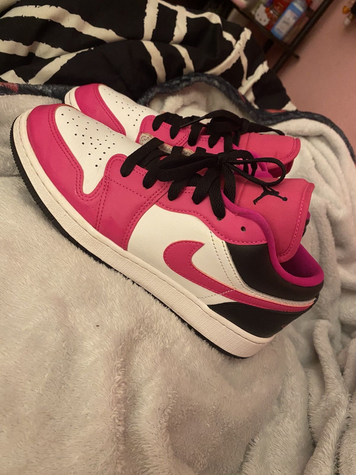 Jordan Brand pink and black jordan 1s Size US 7.5 / IT 37.5 - 1 Thumbnail