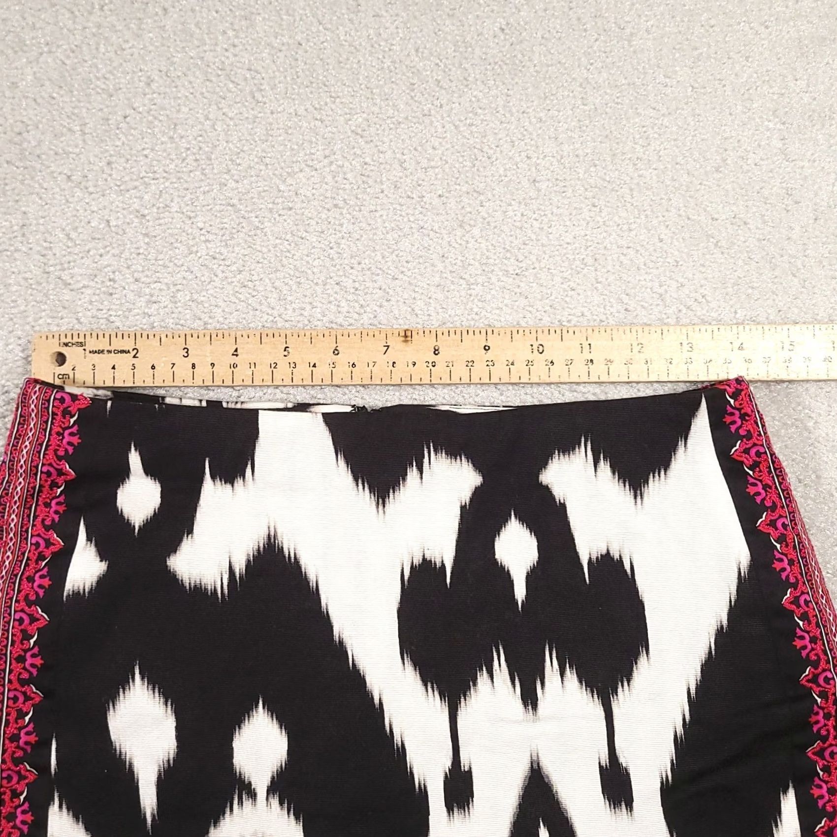 White House Black Market VINTAGE? (No) White House Black Market Women's Skirt Embroidered Size 2 Pencil A-Line Black Cotton Blend Zip Size 26" / US 2 / IT 38 - 3 Thumbnail
