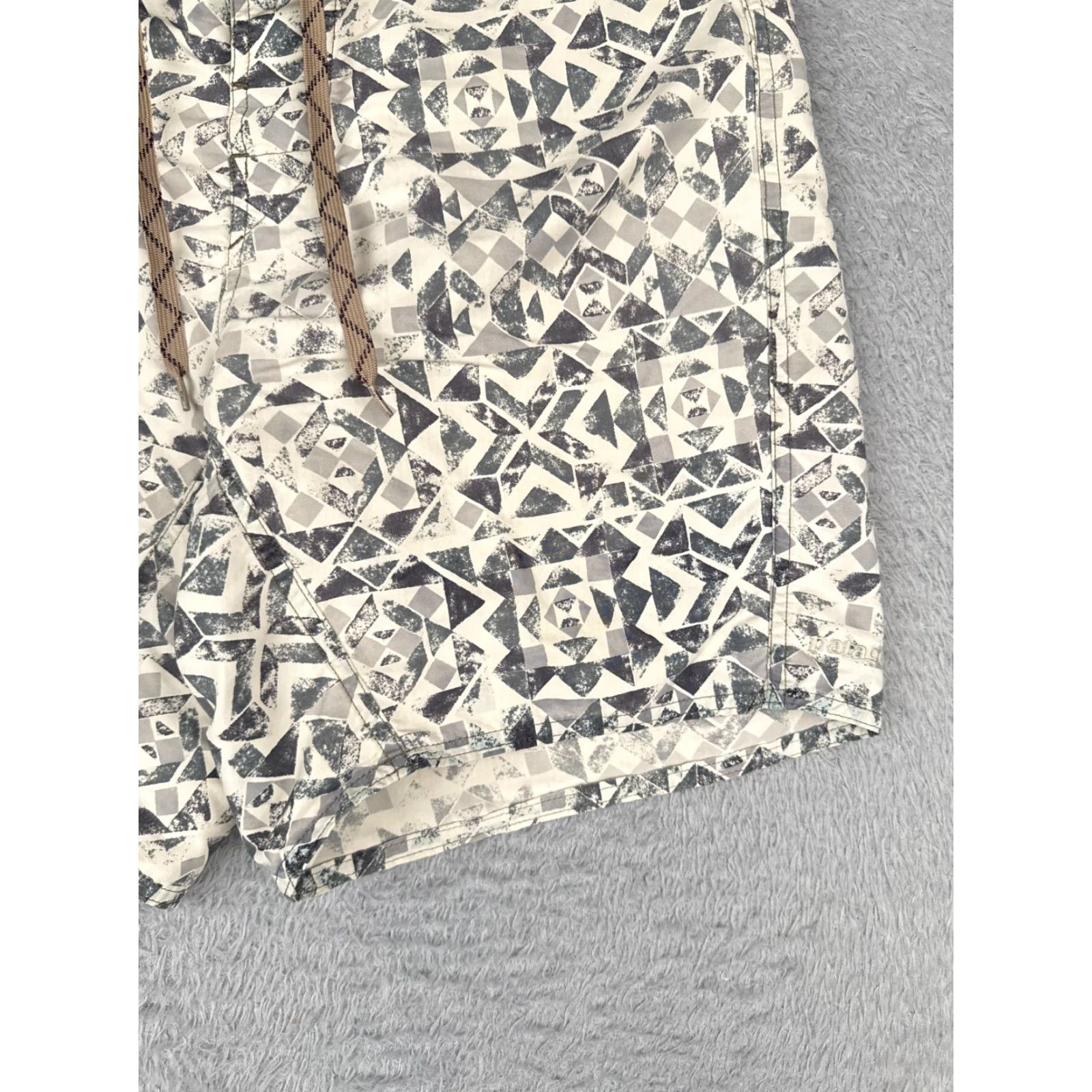 Speedo Patagonia Swim Trunks Mens 31 Beige Gray Board Shorts 100% Polyester Cargo 31x9 Size US 31 - 2 Thumbnail
