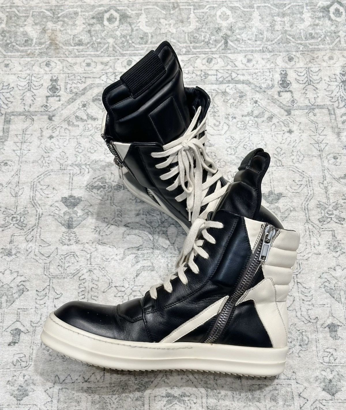 Rick Owens Rick Owens High-Top Black & White Inverted Triangle Size US 8 / EU 41 - 6 Thumbnail