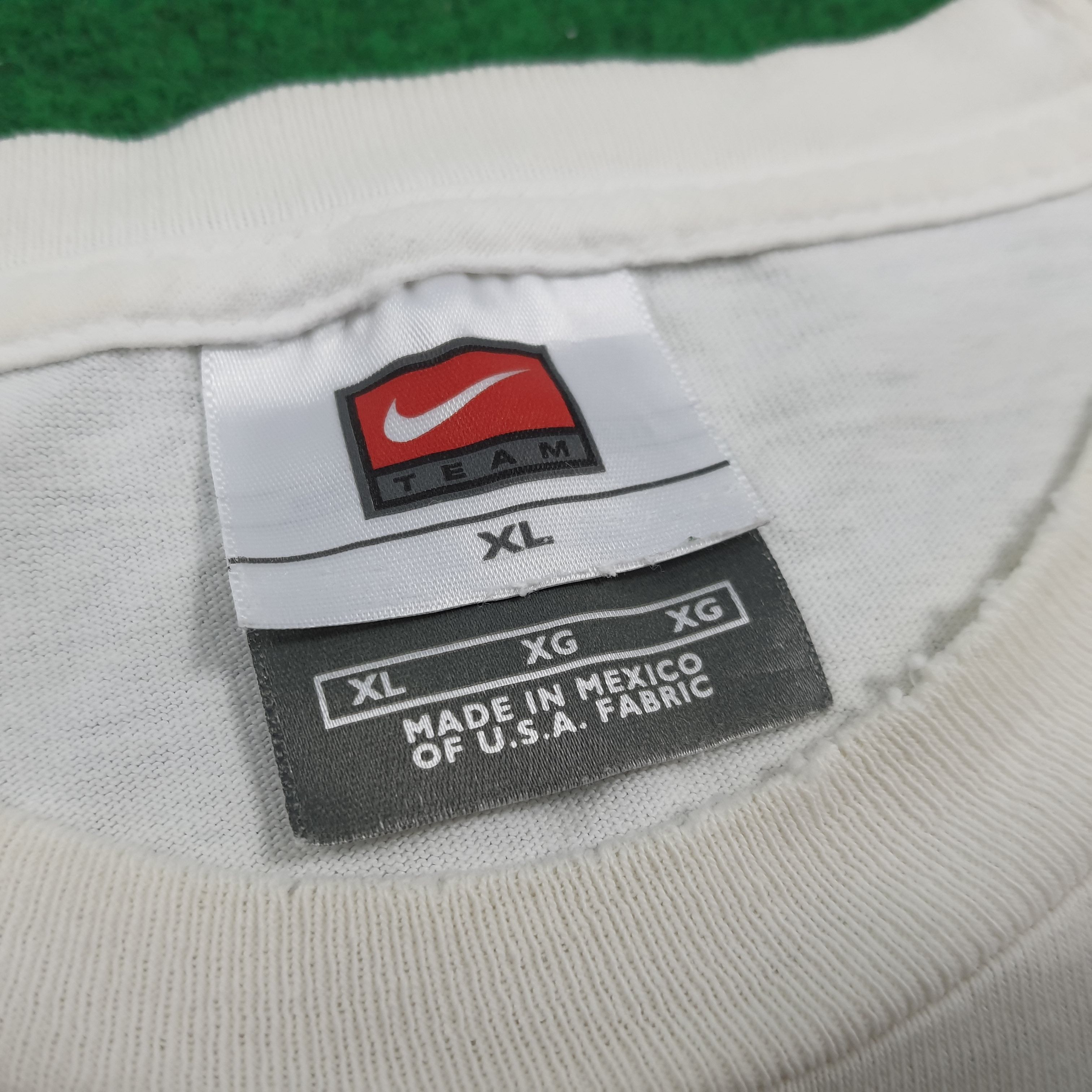 NBA × Nike × Vintage Vintage NIKE Center Pistons 2004 NBA Champions Tshirt Size US XL / EU 56 / 4 - 5 Thumbnail