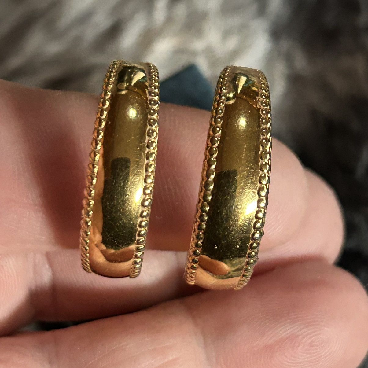 Vintage Vintage 80s gold plated mirror finish grommet hoop earrings Size ONE SIZE - 4 Thumbnail