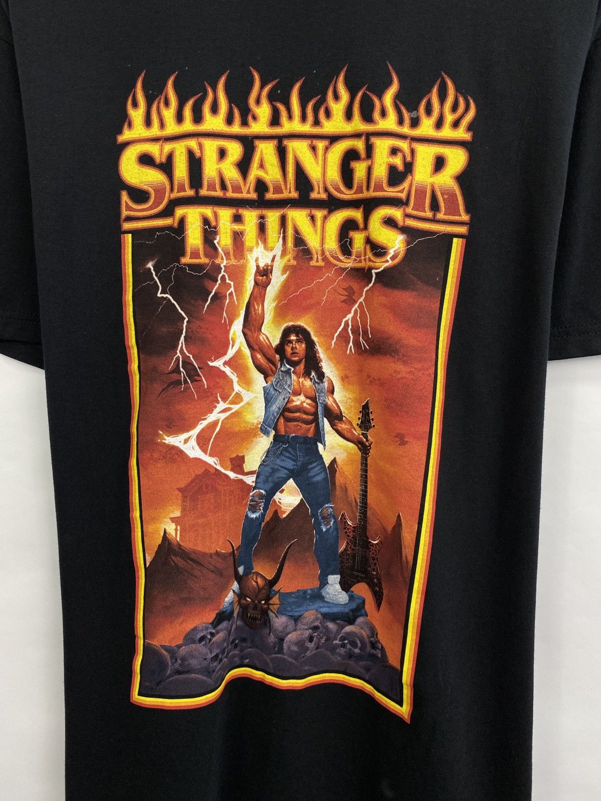 Band Tees 🇺🇸 Y2K Stranger Thing Big Print Bootleg T-Shirt Rock Rare Size US XL / EU 56 / 4 - 4 Thumbnail