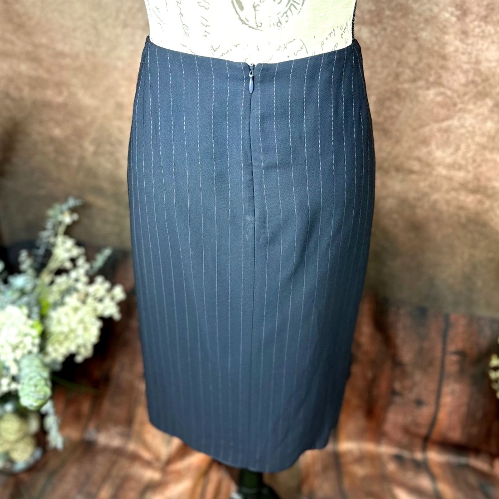 Armani Collezioni Armani Collezioni Bow Front Pin Stripe Skirt Midnight 10 Size L / US 10 / IT 46 - 12 Thumbnail