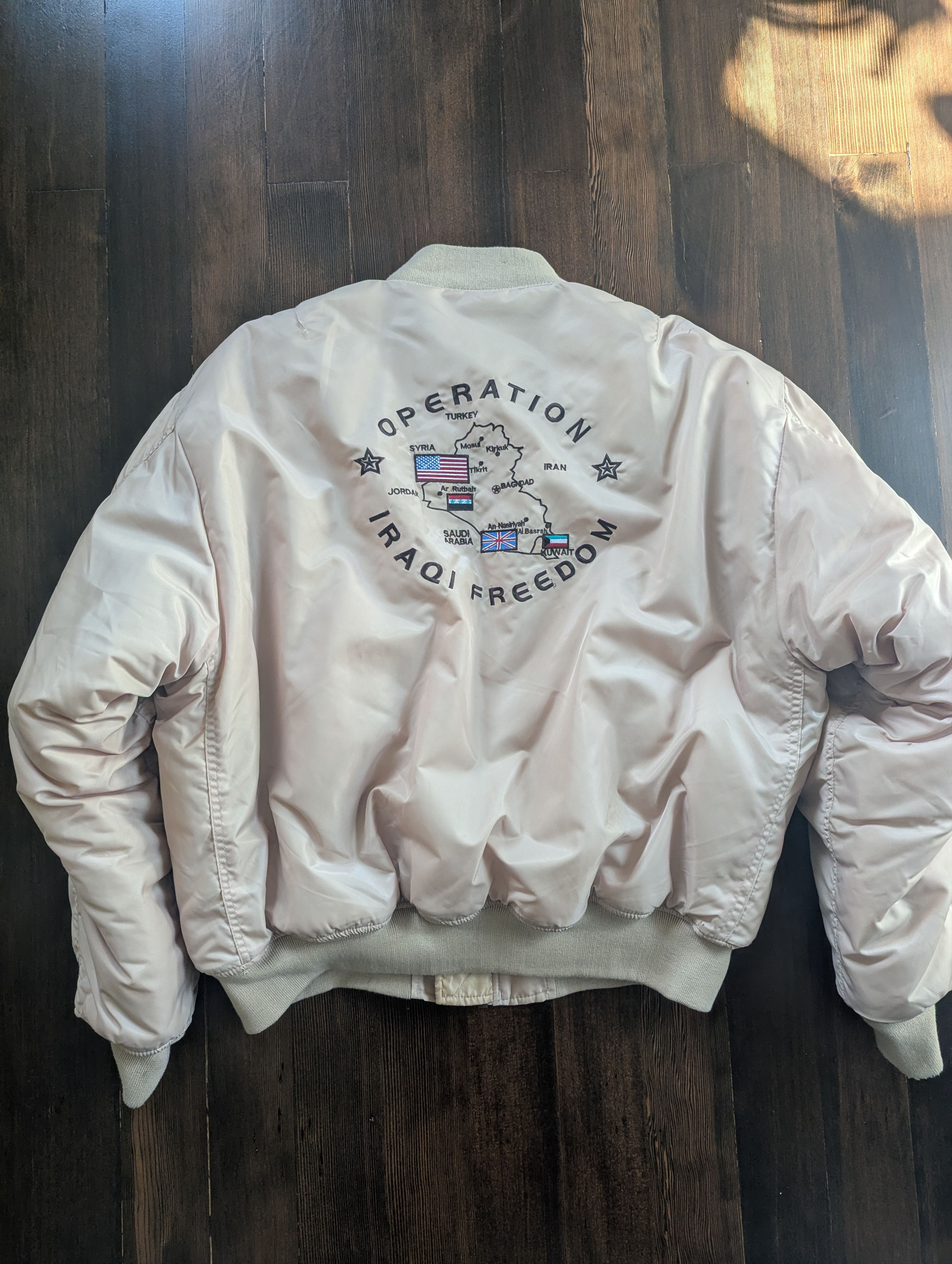 Vintage Vintage Operation Iraqi Freedom Souvenir Bomber Jacket Size US XL / EU 56 / 4 - 2 Thumbnail