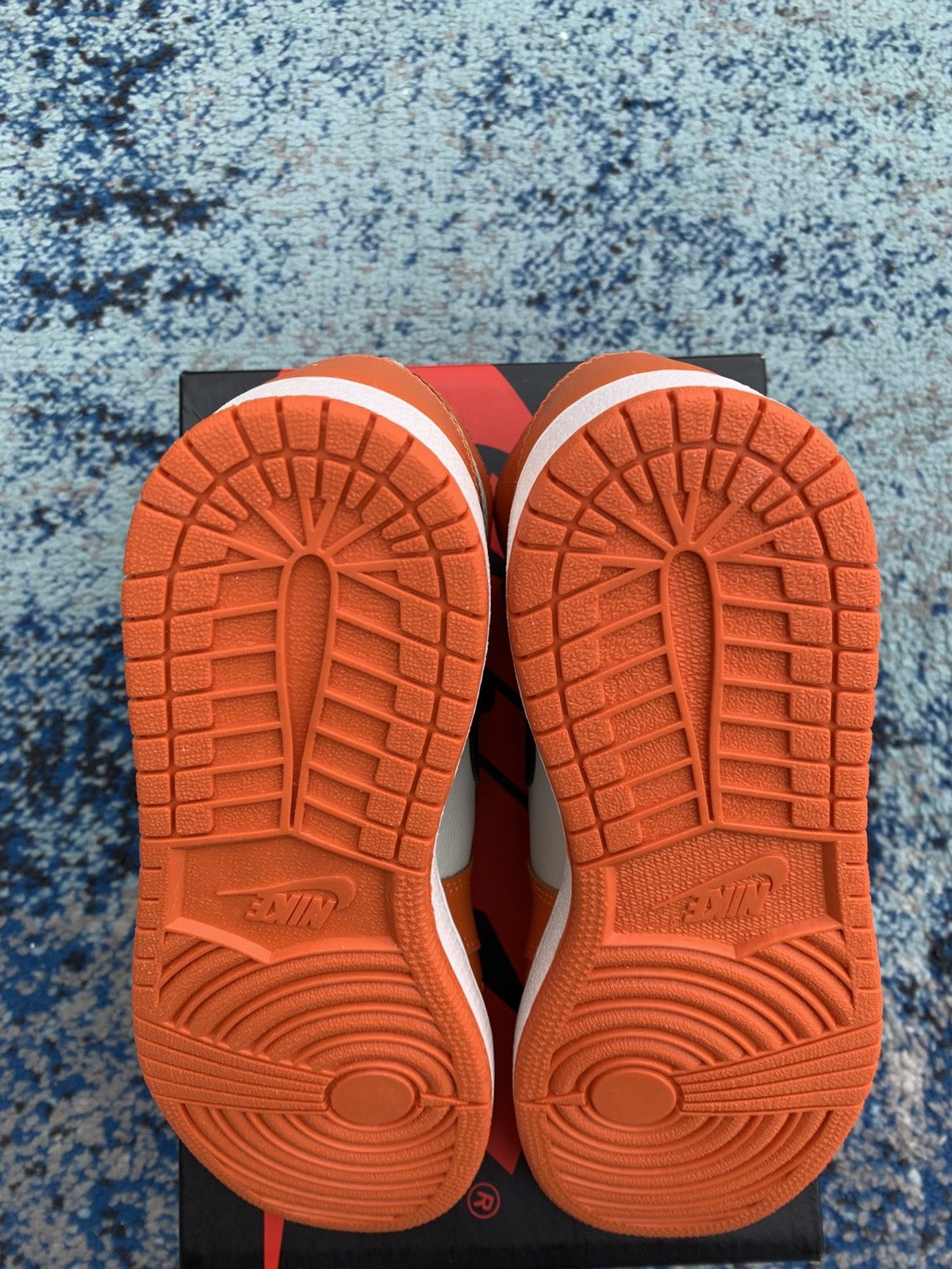 Jordan Brand Jordan 1 Reverse Shattered Backboard GS Size US 6 / EU 39 - 9 Thumbnail
