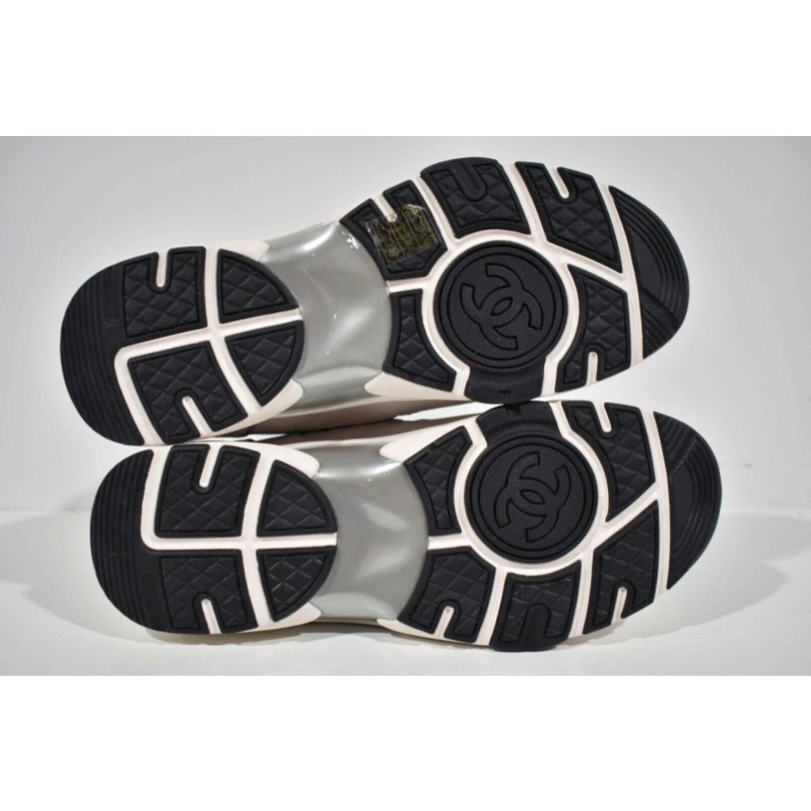 Chanel 21B Suede CC Logo Tie Flat Runner Trainer Sneaker 38.5 Size US 8.5 / IT 38.5 - 12 Thumbnail