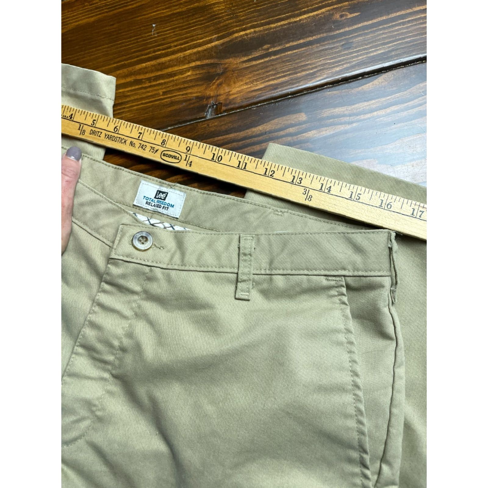 Lee Lee Pants Mens 34x30 Tan Chino Relaxed Fit Pockets Casual Travel Vintage: No, 1990s, etc Size US 34 / EU 50 - 4 Thumbnail