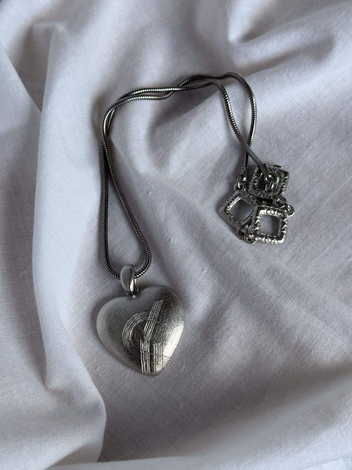 Yves Saint Laurent Yves Saint Laurent YSL Vintage Metal Heart Pendant Necklace Size ONE SIZE - 3 Thumbnail