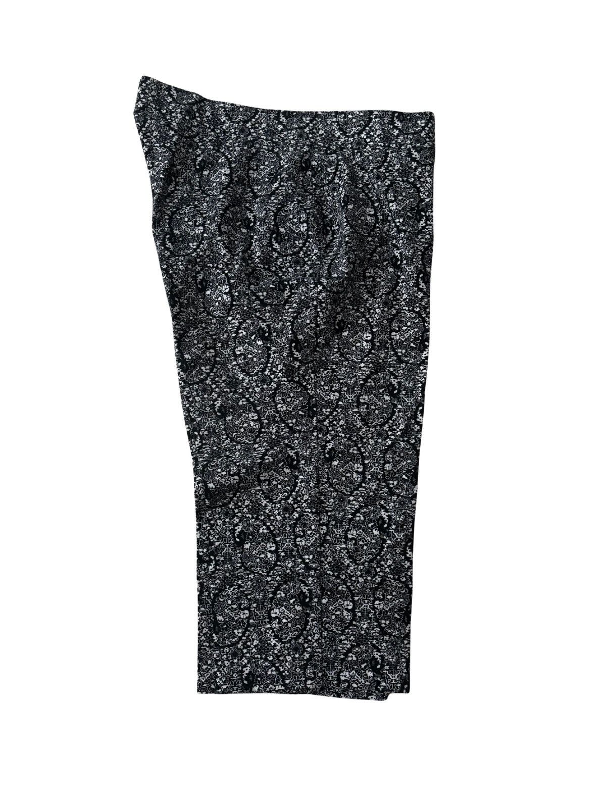 Lands' End Women’s black & white leggings.wg2021 Size 42" / US 20 - 1 Thumbnail