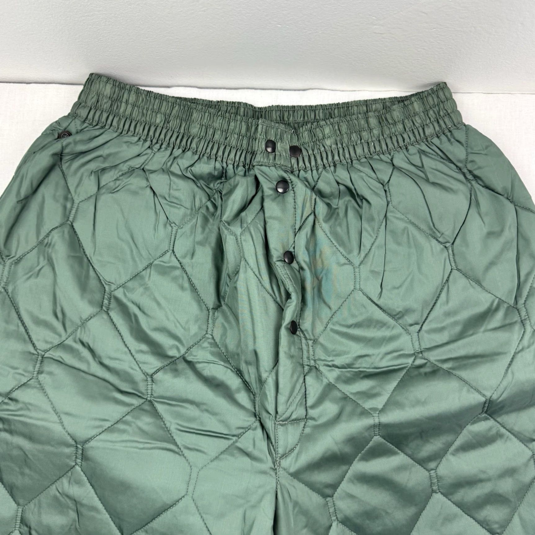 Vintage VINTAGE Army Quilted Pants - 1960s USA Military Snap Closure - Adult Large - Green Chino Style Trousers, Relaxed Fit, 30in Inseam, Workwear Mens Size US 33 - 3 Thumbnail
