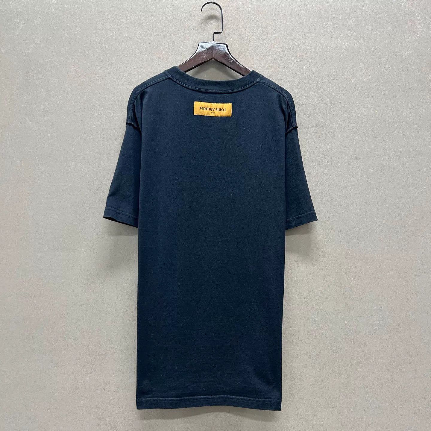 Louis Vuitton Louis Vuitton 99 New Black Embossed SS Tee L Size US L / EU 52-54 / 3 - 2 Thumbnail