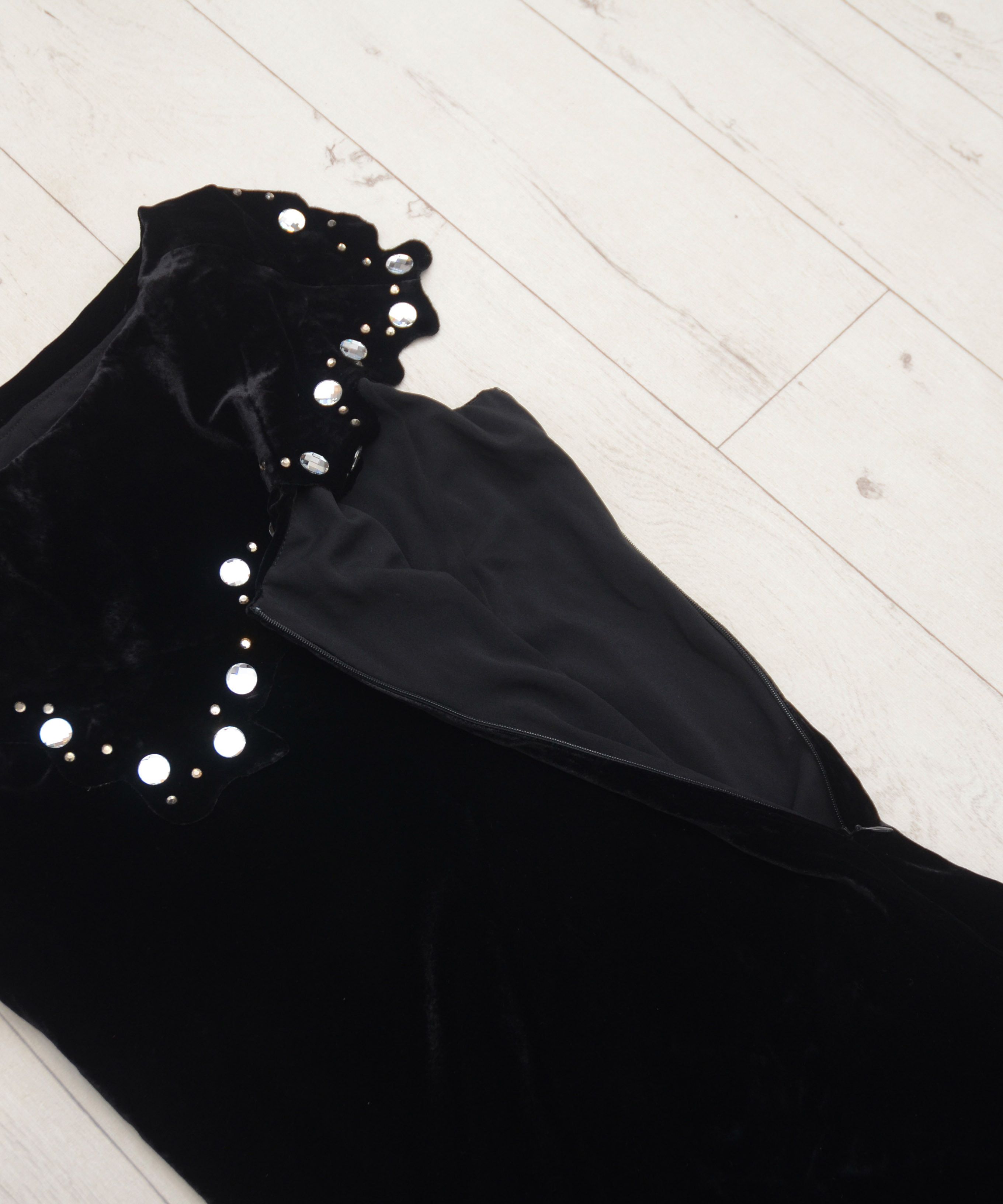 Armani Luxury Emporio Armani Elite Black Velvet Dress Crystal Size S / US 4 / IT 40 - 13 Thumbnail