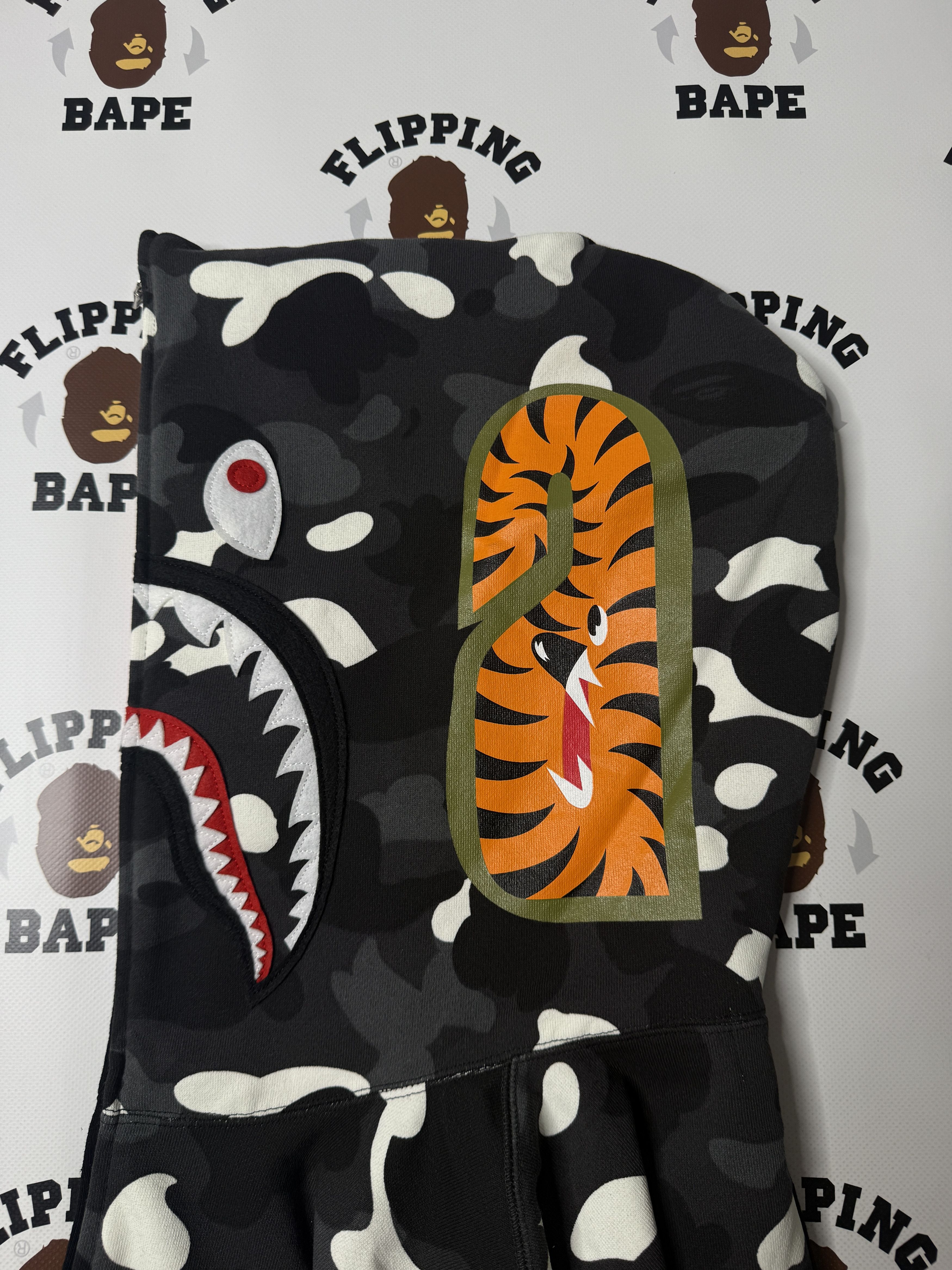 Bape BAPE CITY CAMO TIGER SHARK FULL ZIP HOODIE AW25 Size US L / EU 52-54 / 3 - 9 Thumbnail