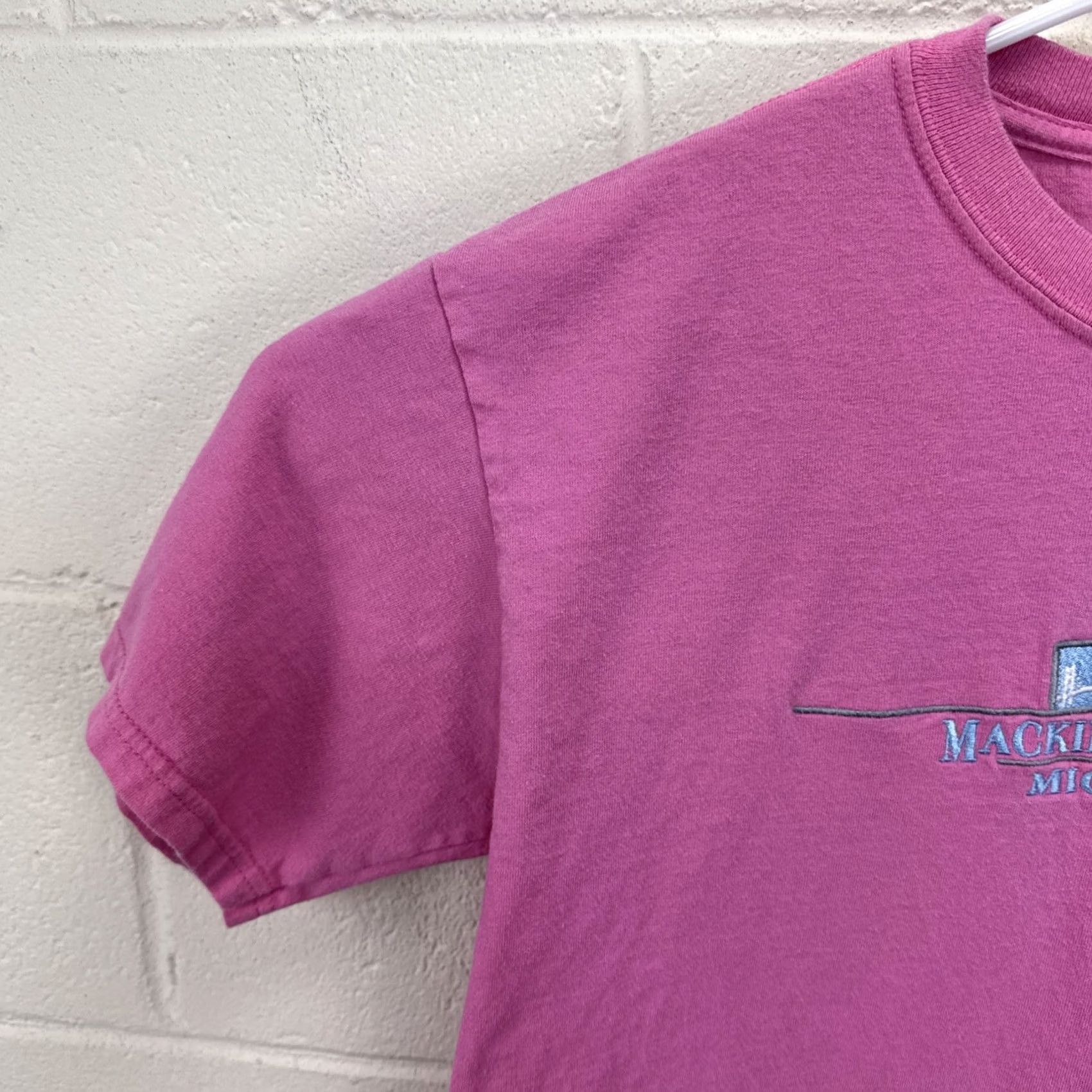 Gildan VINTAGE Mackinac Island T Shirt Pink Embroidered Medium Bridge Destination Shirt Womens 90s Nautical USA Cotton Gildan Size M / US 6-8 / IT 42-44 - 5 Thumbnail
