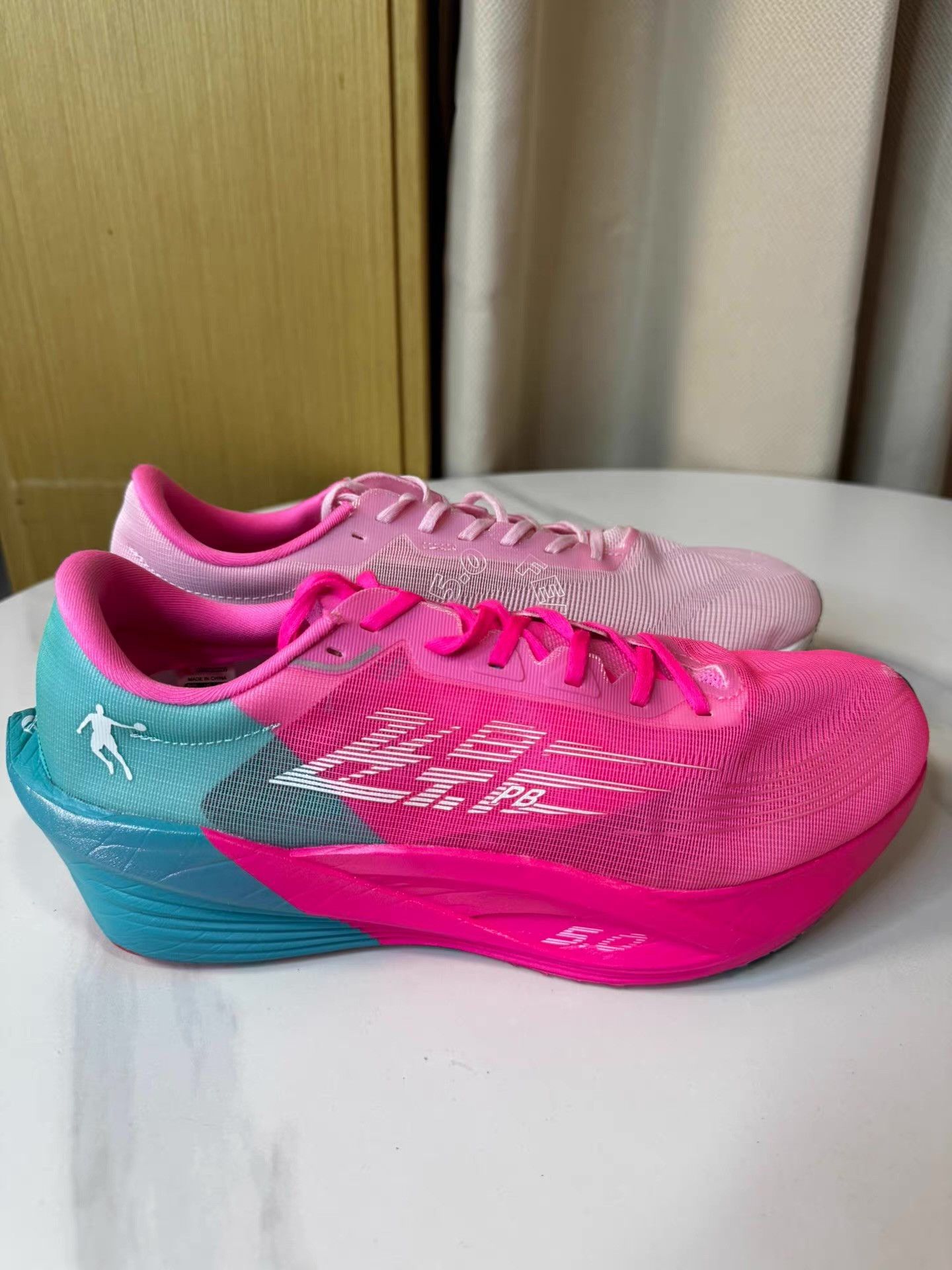 Nike Qiaodan Feiying PB 5.0, pink blue gradient upper snags Q10 Size US 9.5 / EU 42-43 - 1 Thumbnail