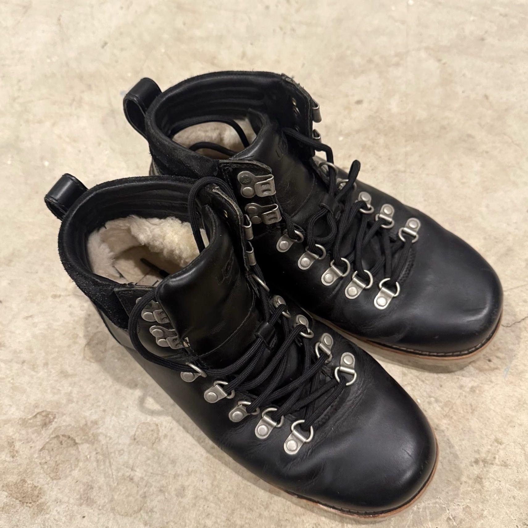 Ugg UGG Capulin Boots Black Leather Shearling Lined 3238 Mens Size 9 Vibram Soles Capulin Boots Chukka Mens Size US 9 / EU 42 - 2 Thumbnail