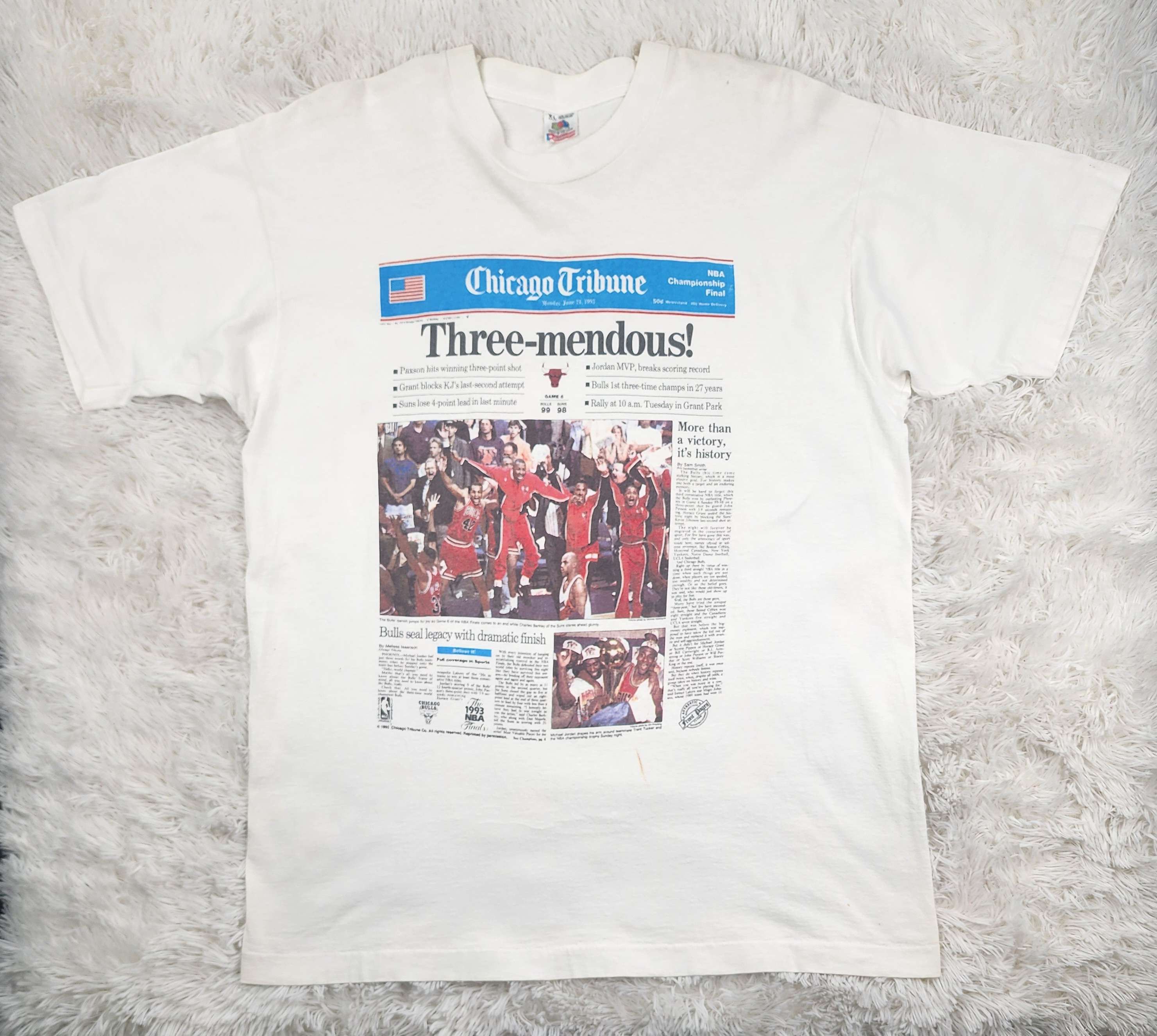 Fruit Of The Loom Vintage Chicago tribune bulls three-mendous champions 1993 Size US XL / EU 56 / 4 - 2 Thumbnail