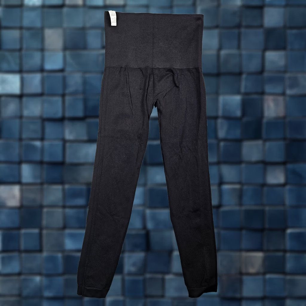 Spanx Spanx Black Seamless Mid Rise Cropped Legging Size L Womens Pants Size 36" / US 14 / IT 50 - 1 Thumbnail