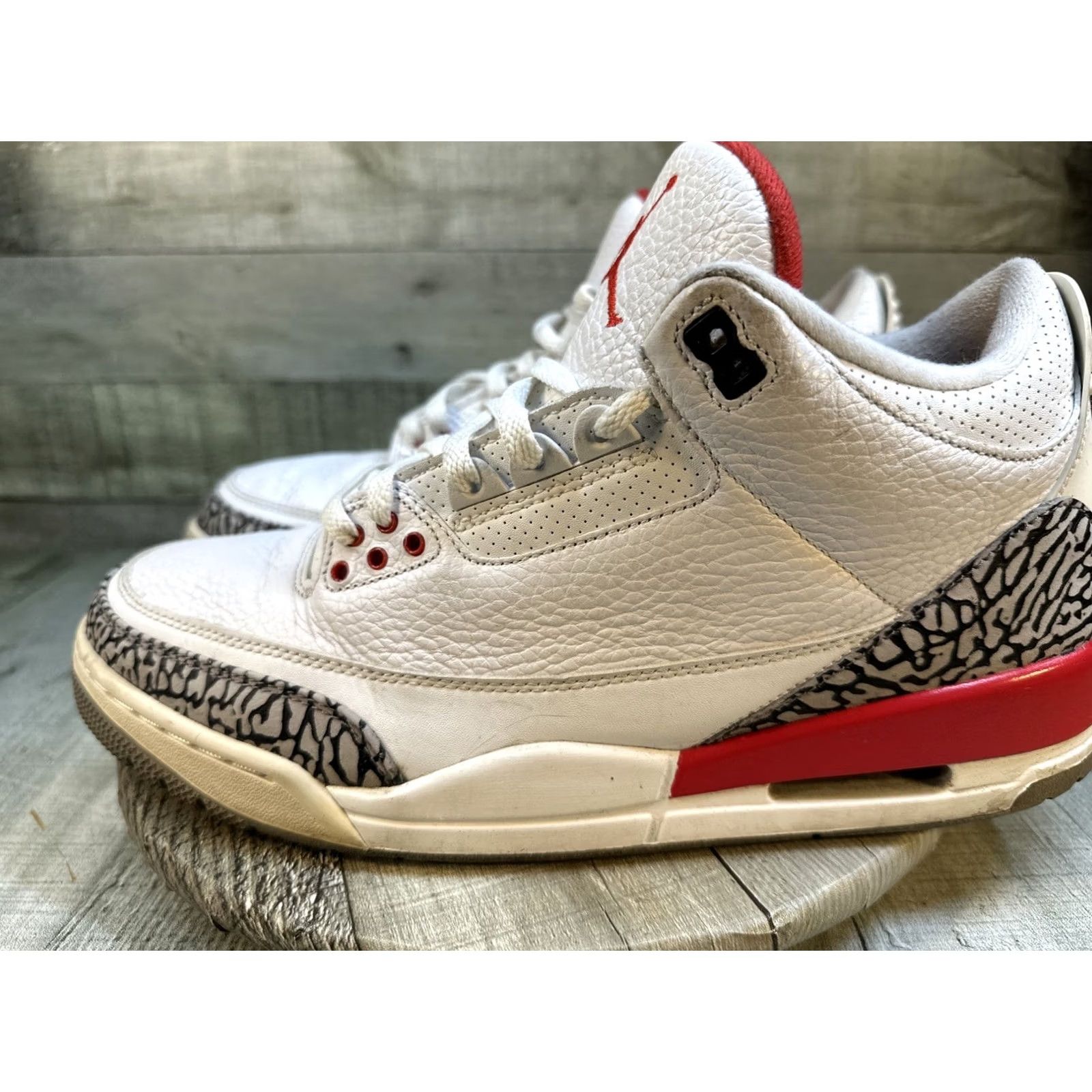 Jordan Brand Nike Air Jordan 3 Retro Hall of Fame 2018 Cement Sneaker Men 11.5 White 2018 Low Top M 136064-116 Size US 11 / EU 44 - 4 Thumbnail