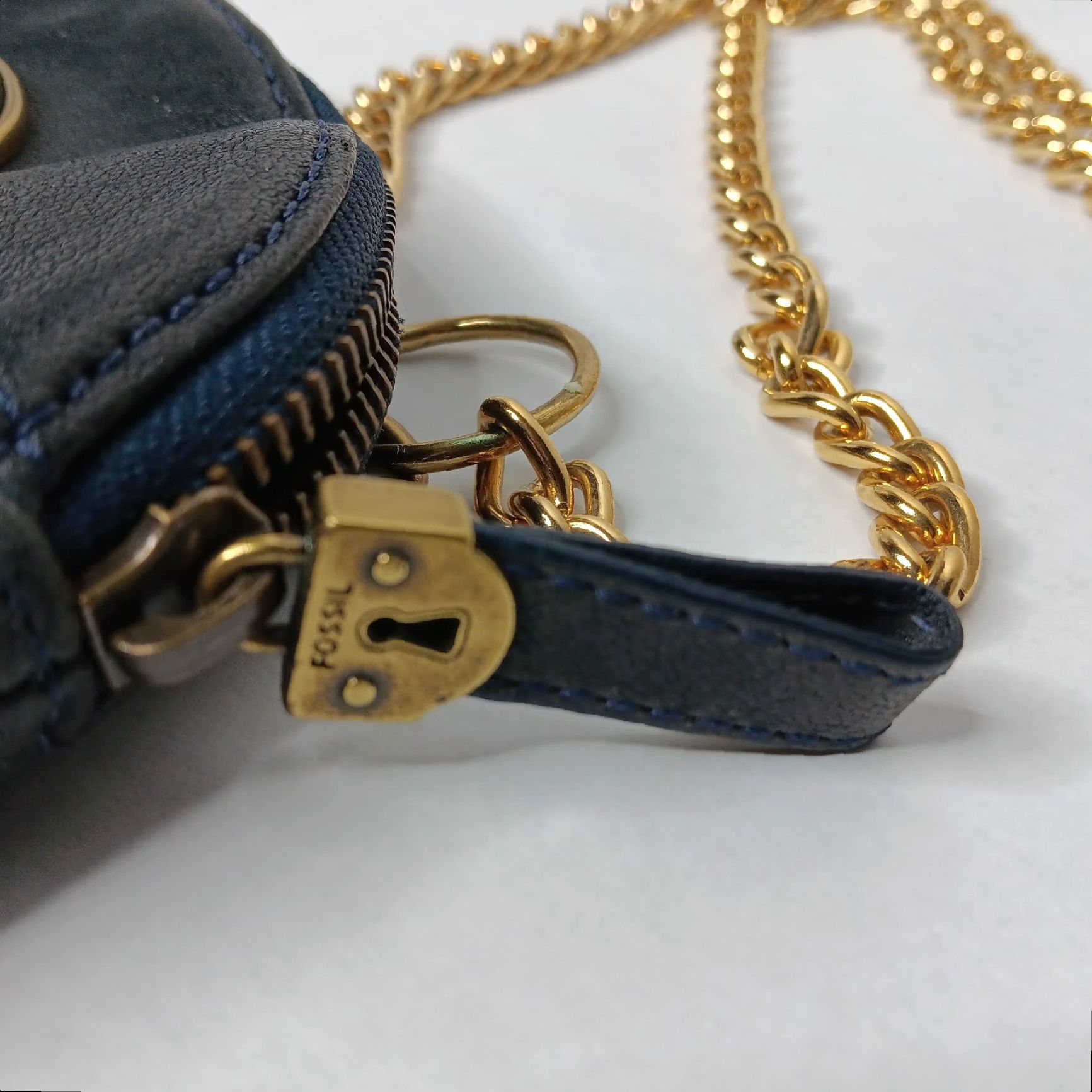 Fossil Fossil Purse Small Black Leather Gold Tone Chain Keyhole Zip 7.5" Satin Lining Brass Gold Hardware Women Bag Shoulder Strap Evening Size ONE SIZE - 4 Thumbnail