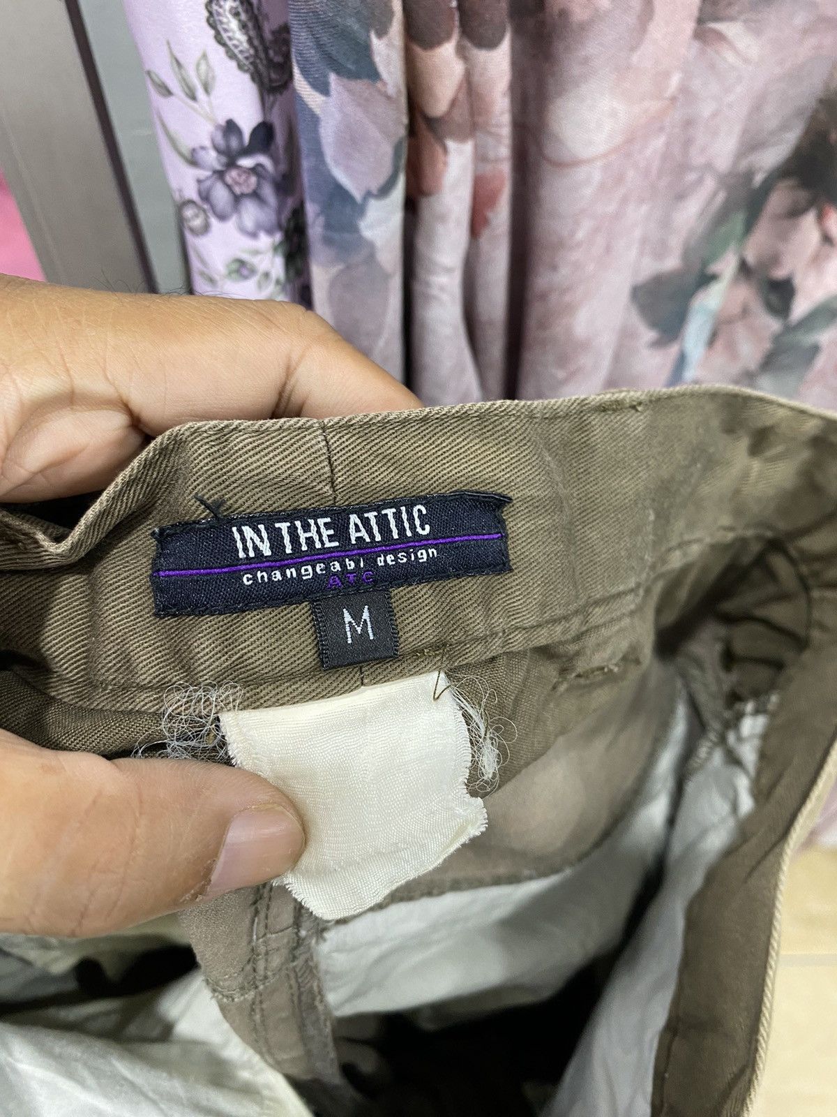 In The Attic In The Attic 12 Pocket Double Waist Camo Pants Size US 29 - 10 Thumbnail