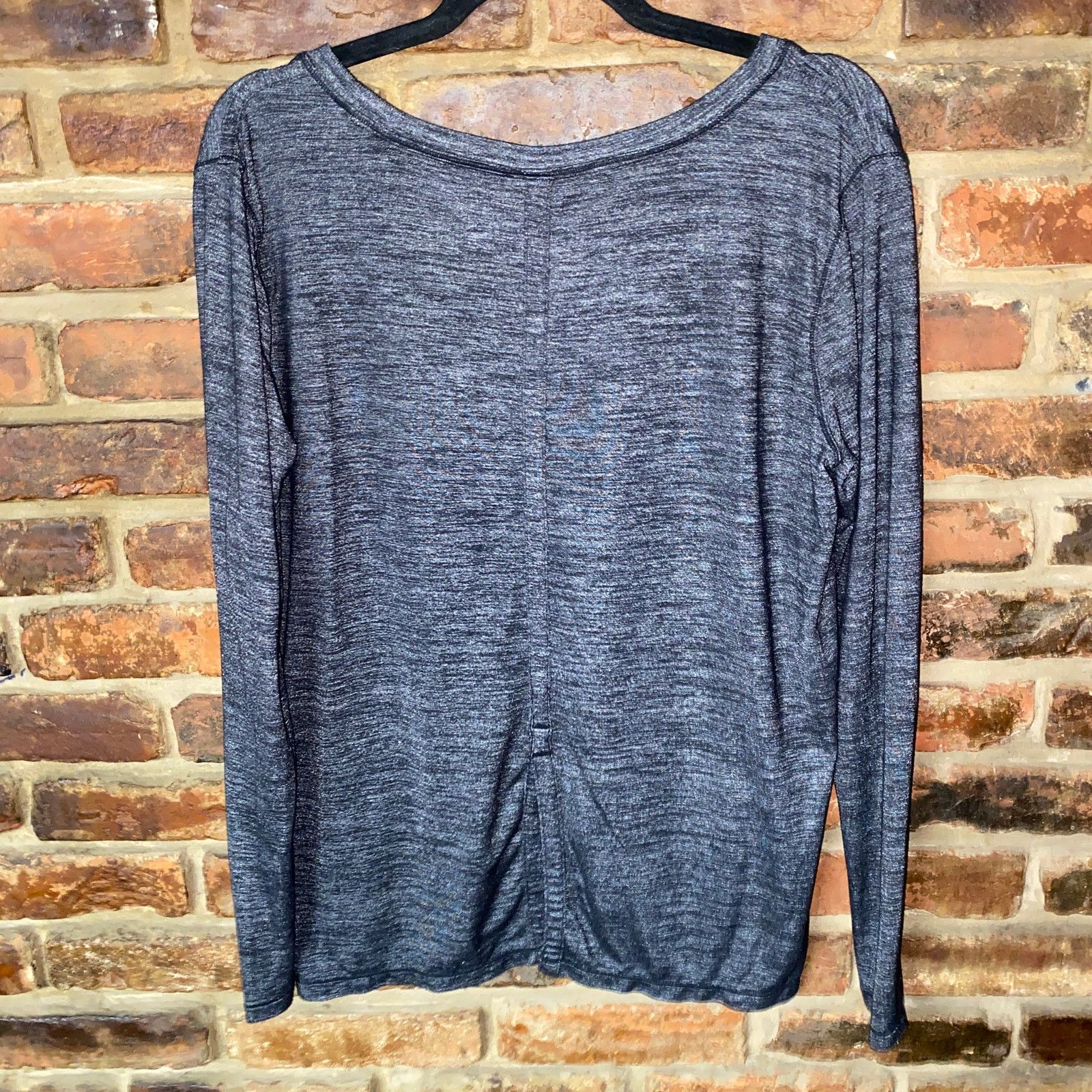 Athleta Athleta Odyssey Heathered Gray Split-Back Top Medium Size M / US 6-8 / IT 42-44 - 7 Thumbnail