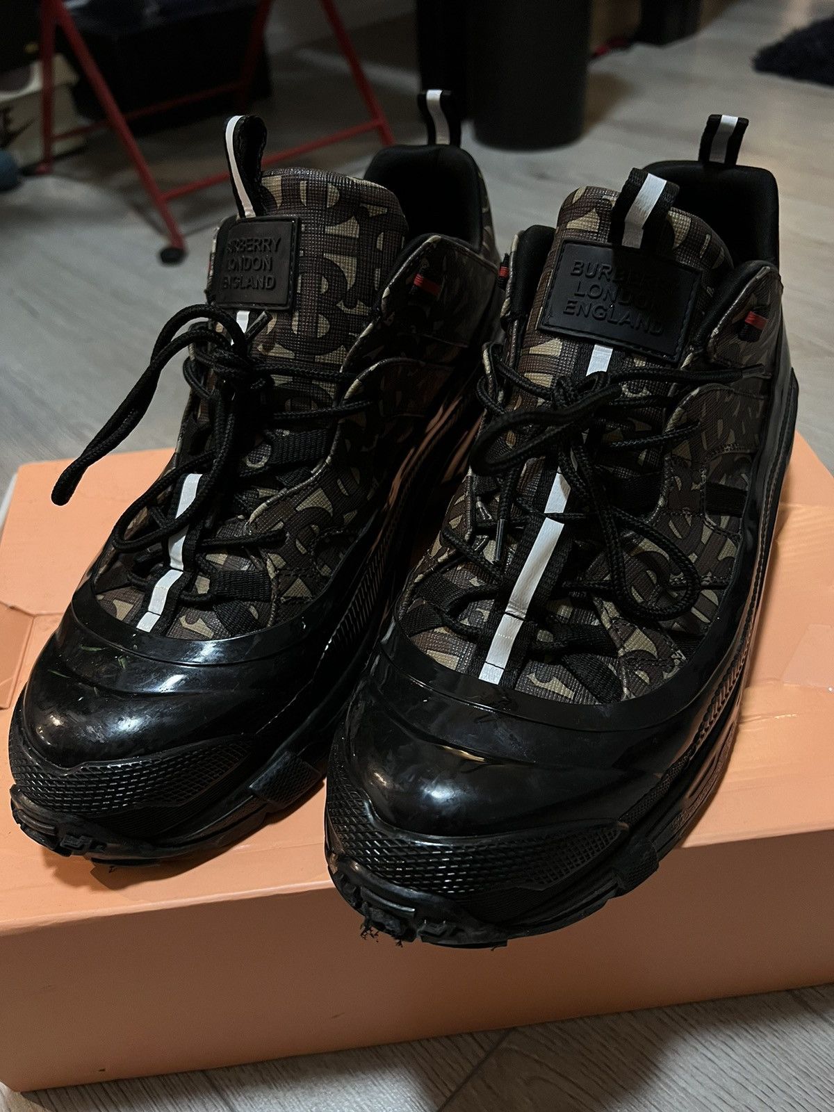 Burberry BURBERRY E-Canvas Monogram Arthur Sneakers Size US 11 / EU 44 - 2 Thumbnail