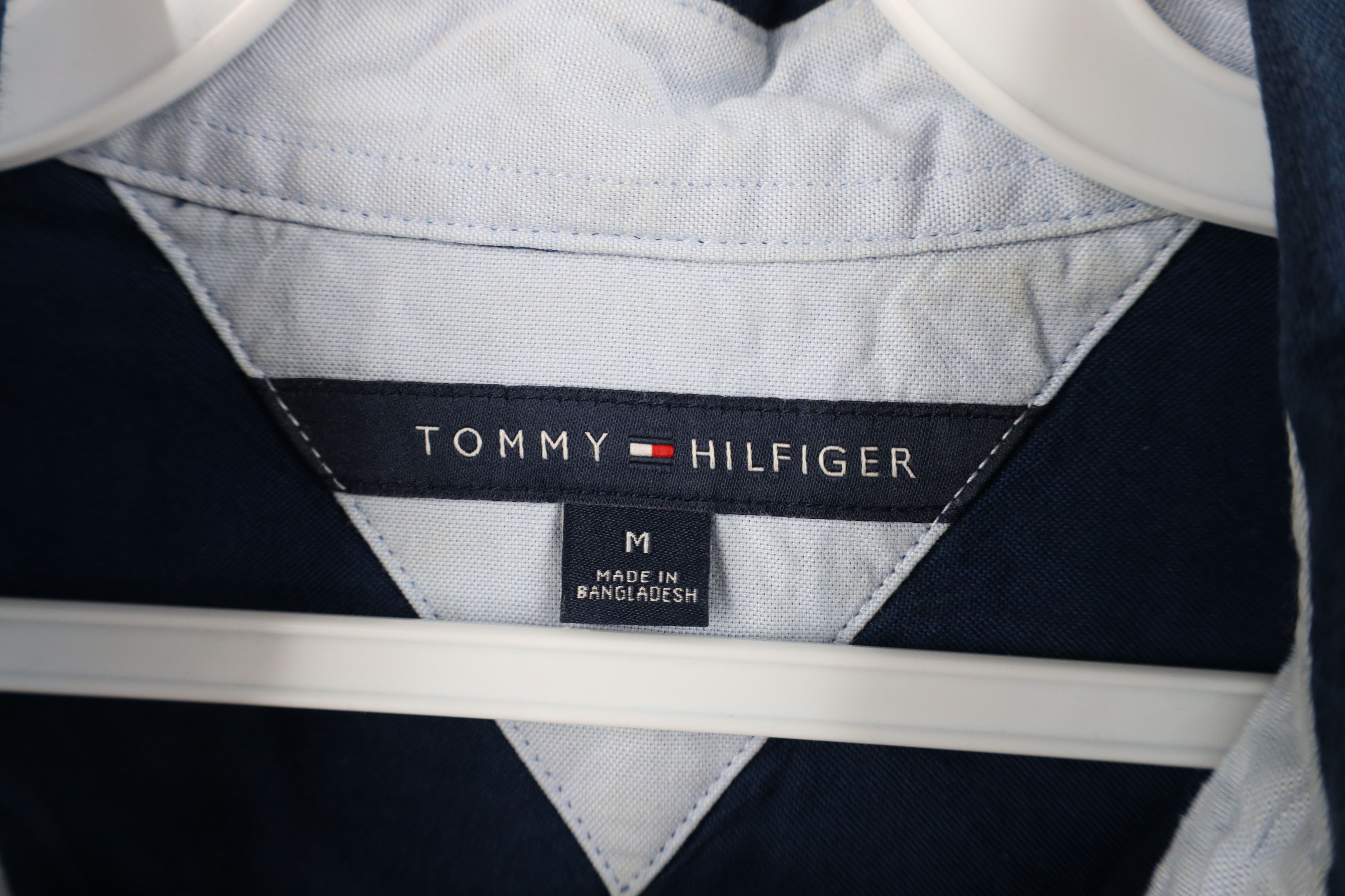 Tommy Hilfiger Vintage Tommy Hilfiger University of Michigan Button Shirt Size US M / EU 48-50 / 2 - 7 Thumbnail