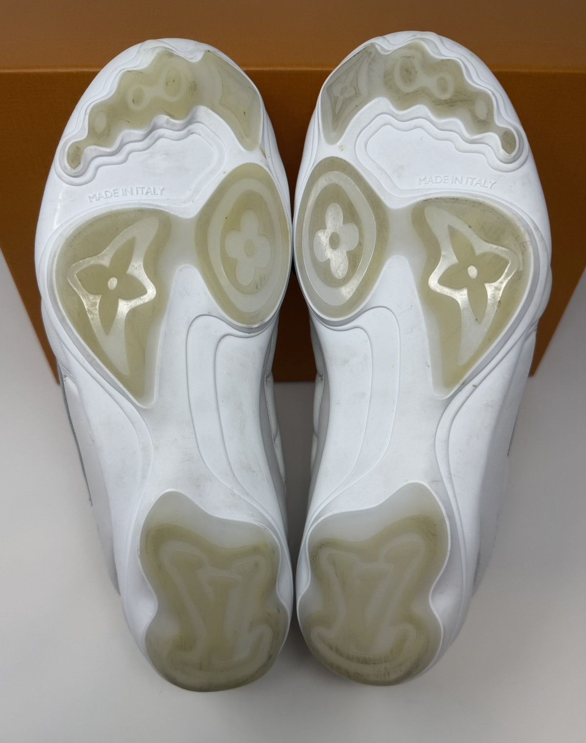 Louis Vuitton Louis Vuitton Footprint Soccer Sneaker White Size US 10.5 / EU 43-44 - 6 Thumbnail