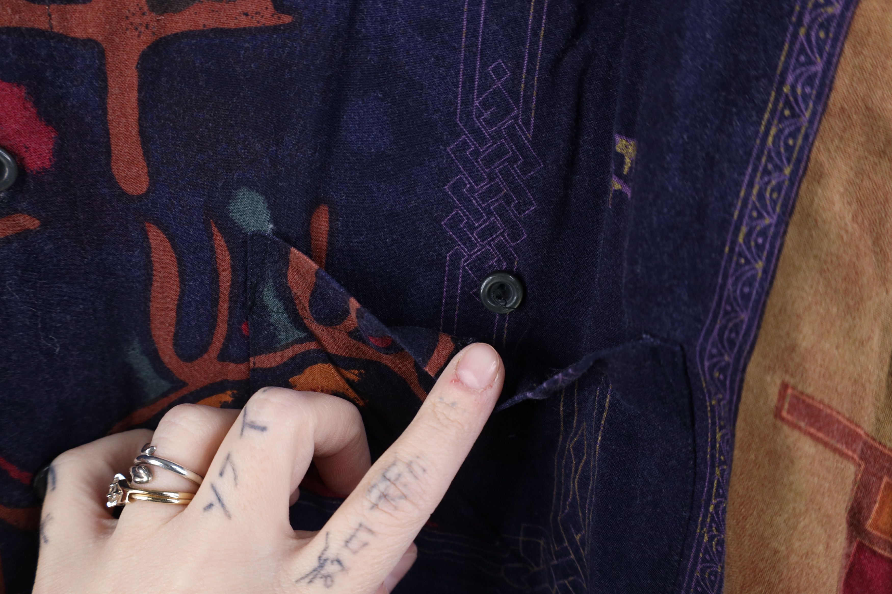 Vintage Vintage 90s Streetwear Rayon Gabardine Collared Button Shirt Size US XL / EU 56 / 4 - 5 Thumbnail