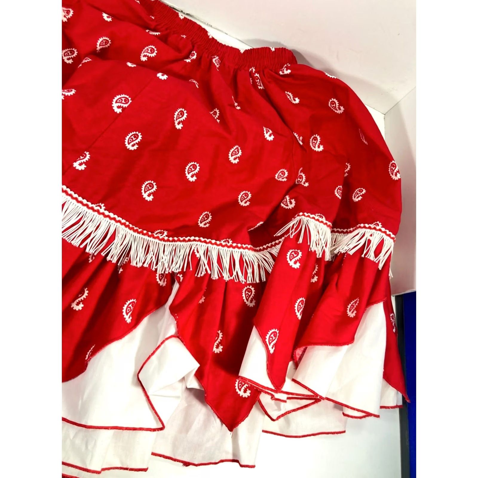Vintage Jancy Fashions Bandana Mini Skirt Womens S Red White Elastic Waist Fringe Hem Skirt Short Classic Vintage No Size 28" / US 6 / IT 42 - 4 Thumbnail