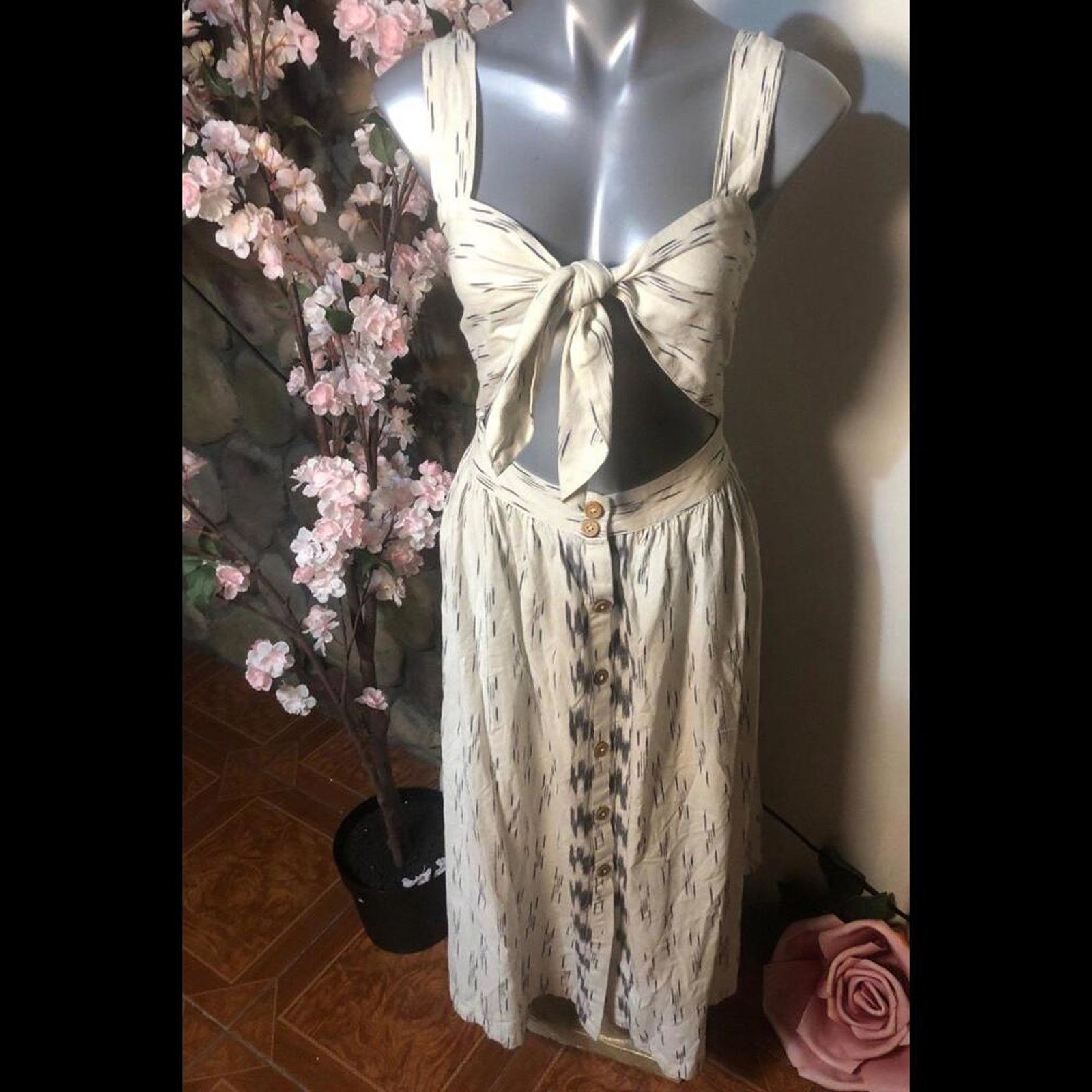 Free People linen dress Free people summer mid section cut out tie front Size S / US 4 / IT 40 - 2 Thumbnail